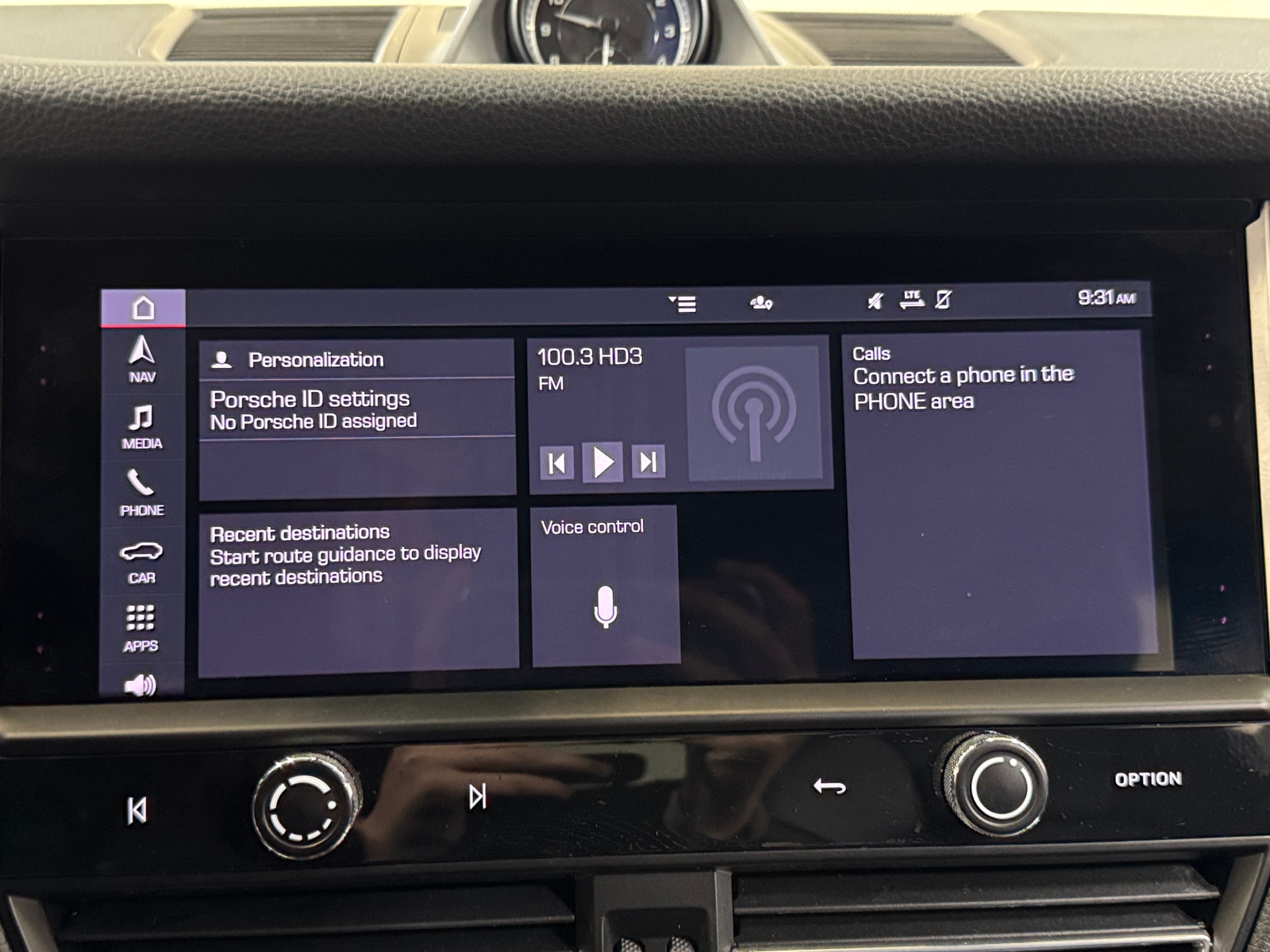 Thumbnail: 2023 Porsche Macan - 3