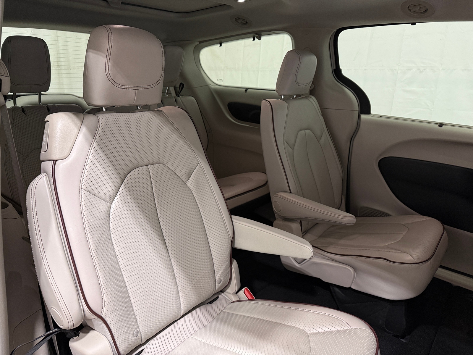 Thumbnail: 2017 Chrysler Pacifica - 5