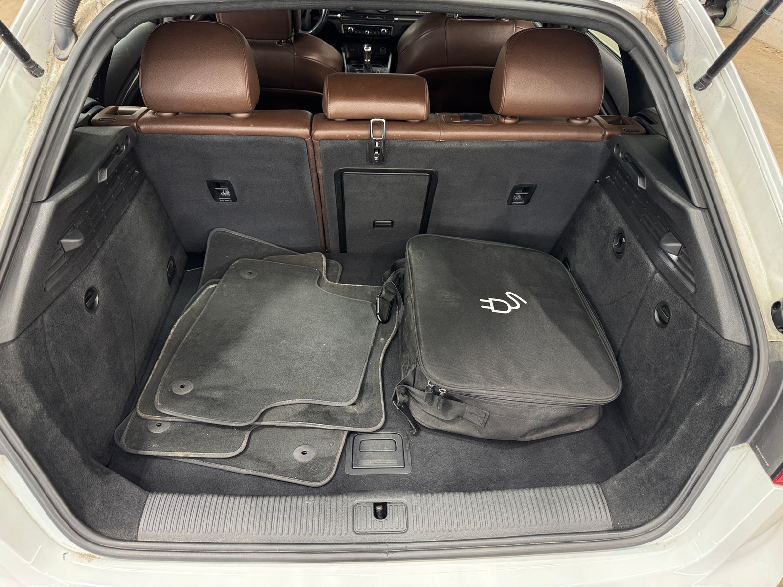 Thumbnail: 2017 Audi A3 e-tron - 6