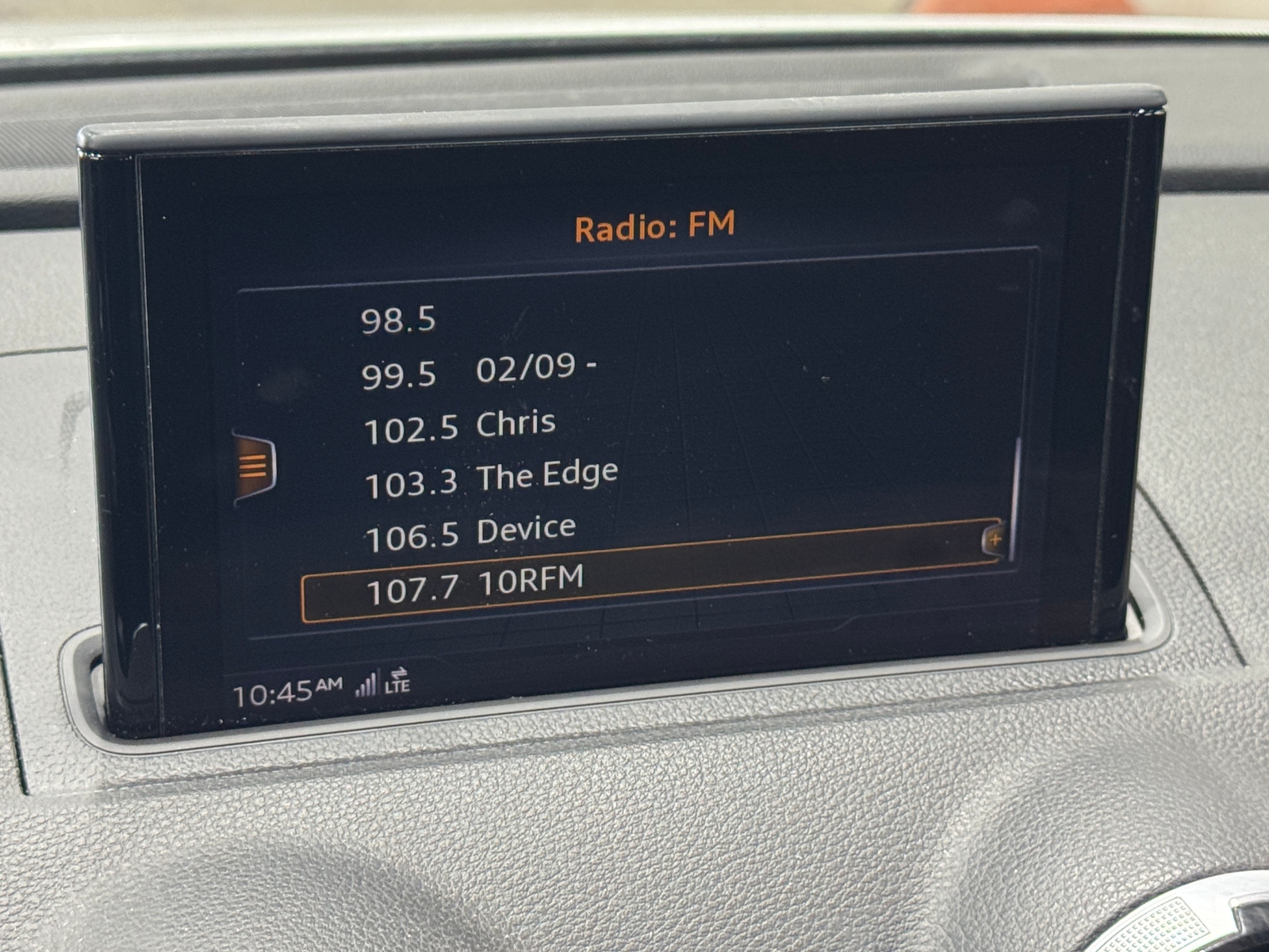 Thumbnail: 2017 Audi A3 e-tron - 3