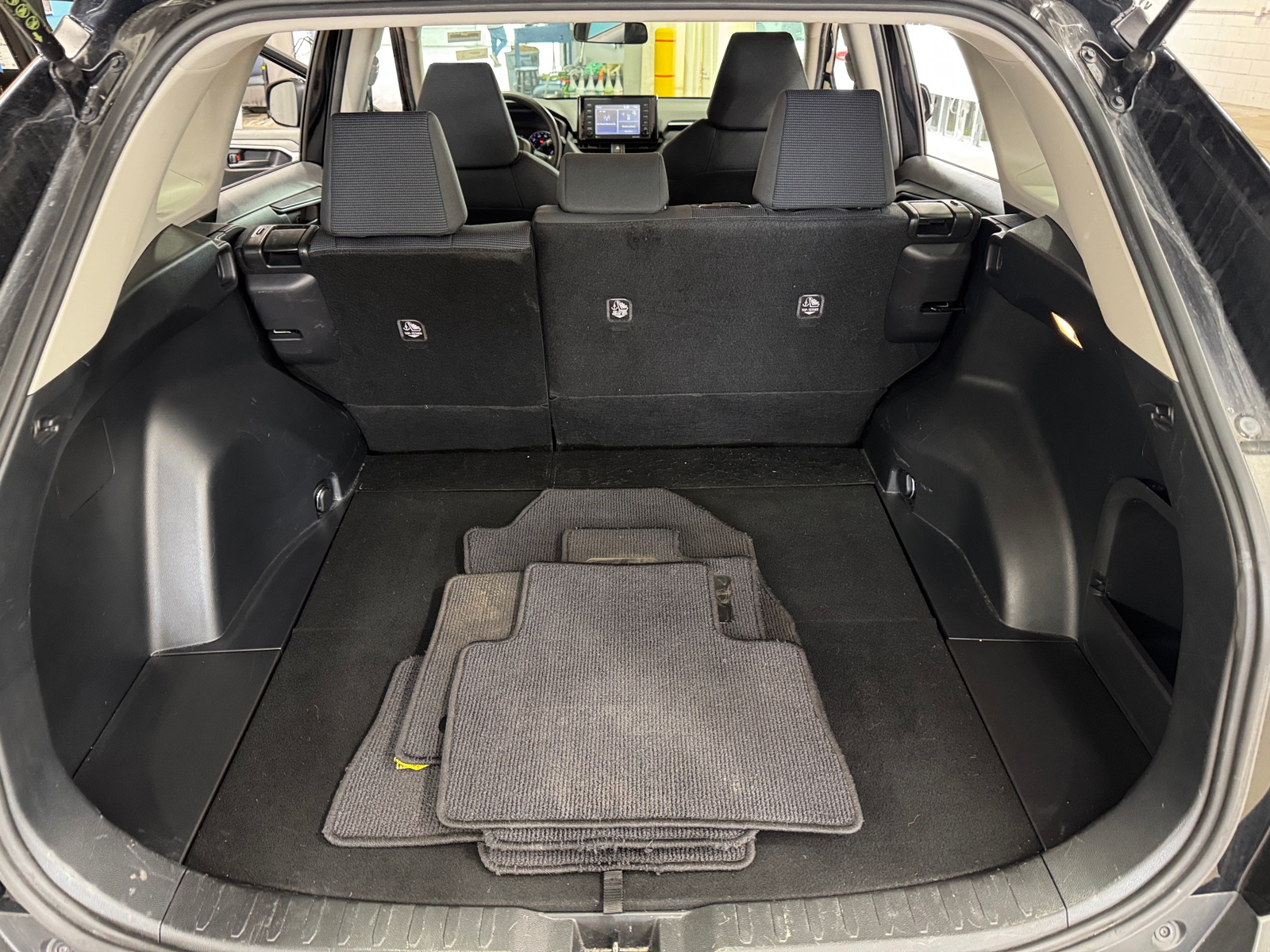 Thumbnail: 2020 Toyota RAV4 - 7