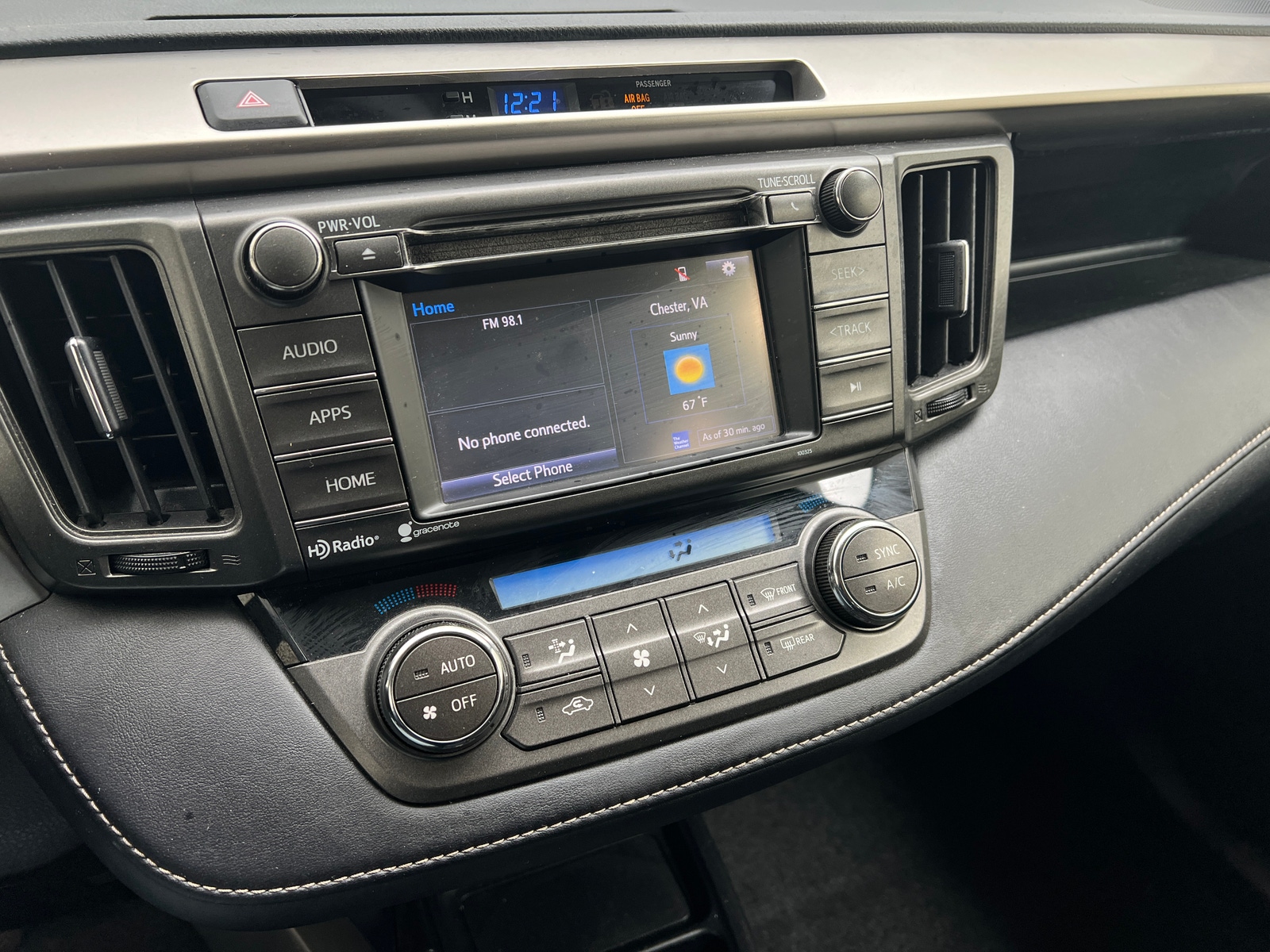 Thumbnail: 2015 Toyota RAV4 - 4