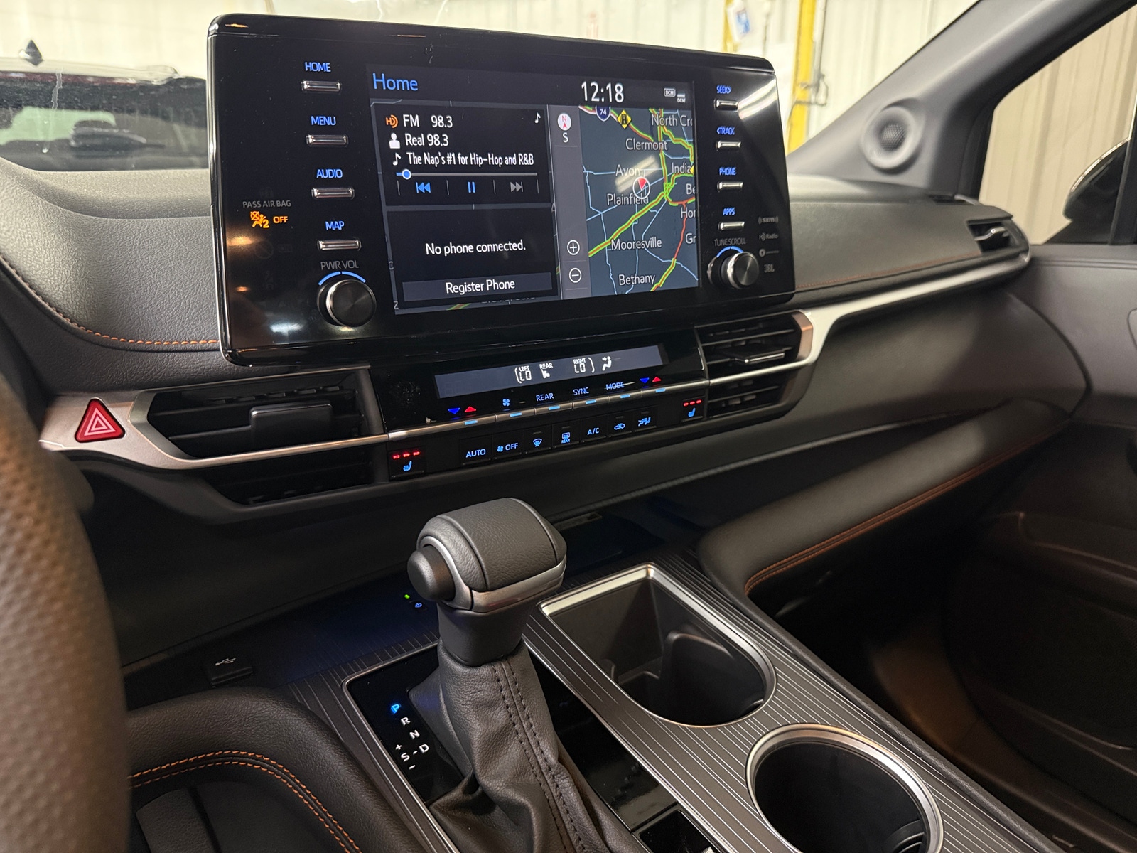 Thumbnail: 2024 Toyota Sienna - 3