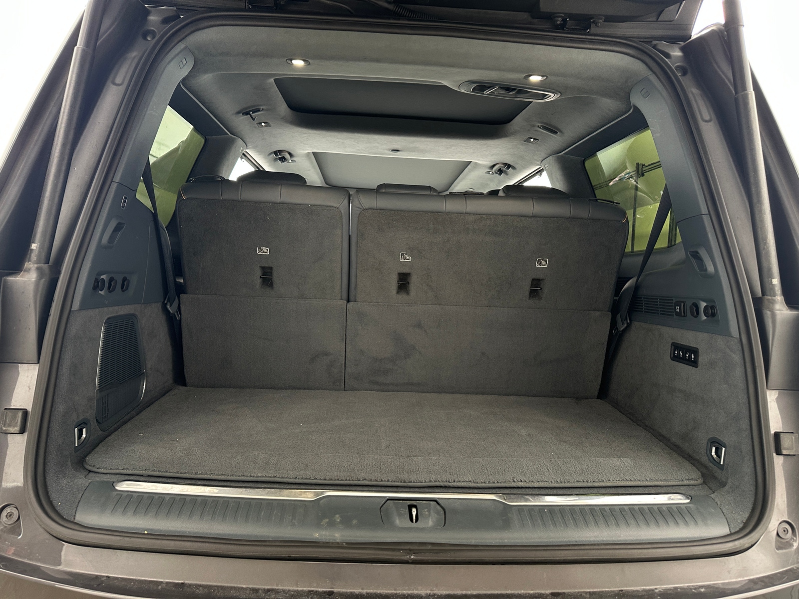 Thumbnail: 2023 Jeep Grand Wagoneer - 6