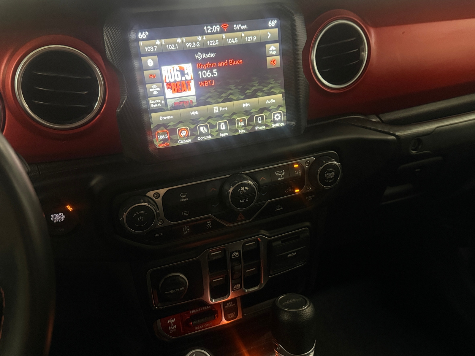 Thumbnail: 2021 Jeep Gladiator - 4