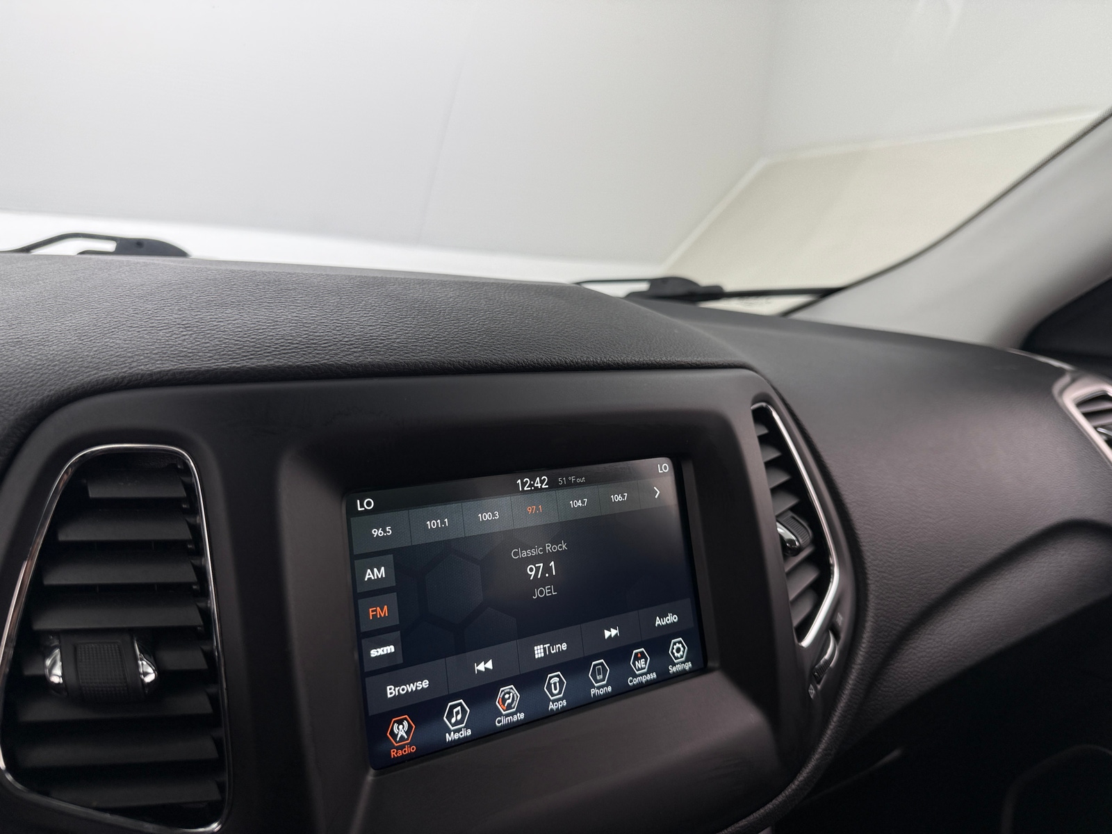 Thumbnail: 2019 Jeep Compass - 3