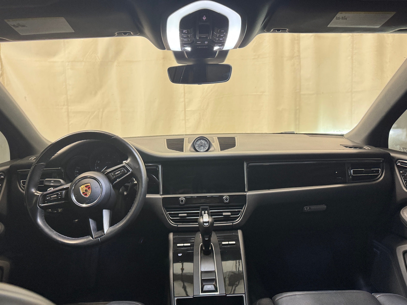 Thumbnail: 2022 Porsche Macan - 2