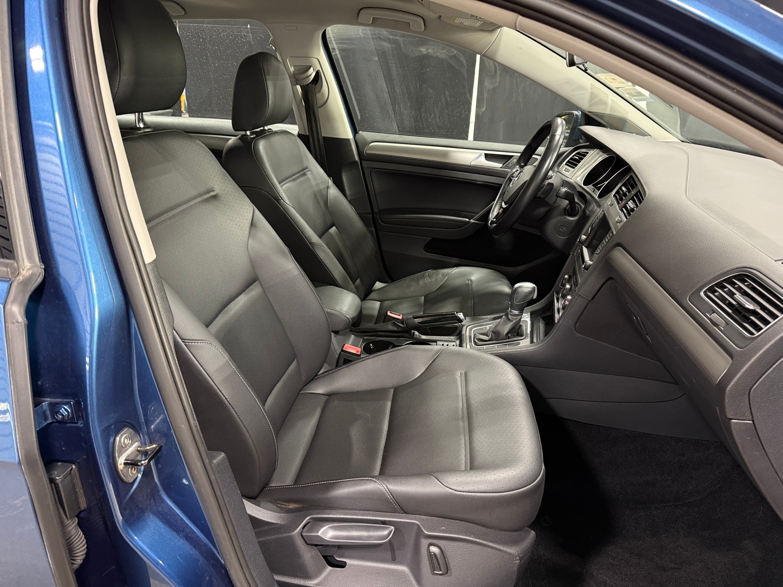 Thumbnail: 2016 Volkswagen Golf - 2