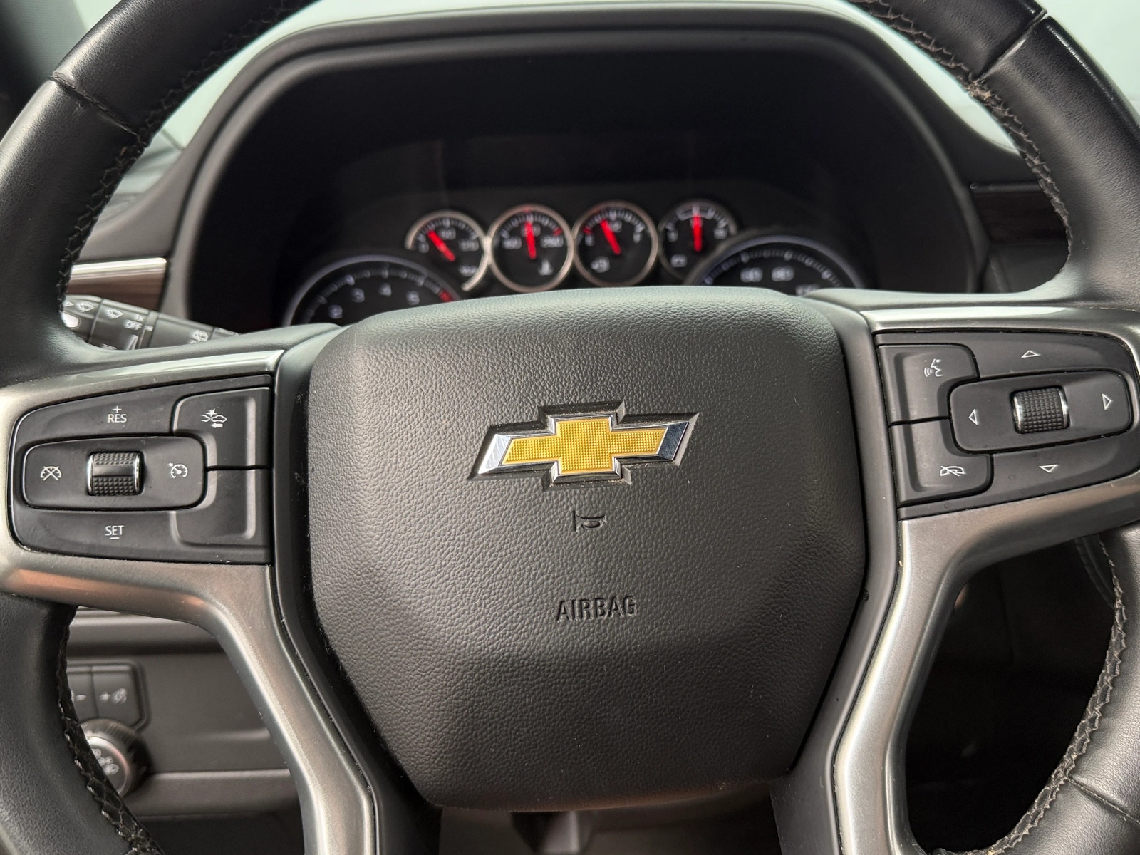 Thumbnail: 2023 Chevrolet Suburban - 5