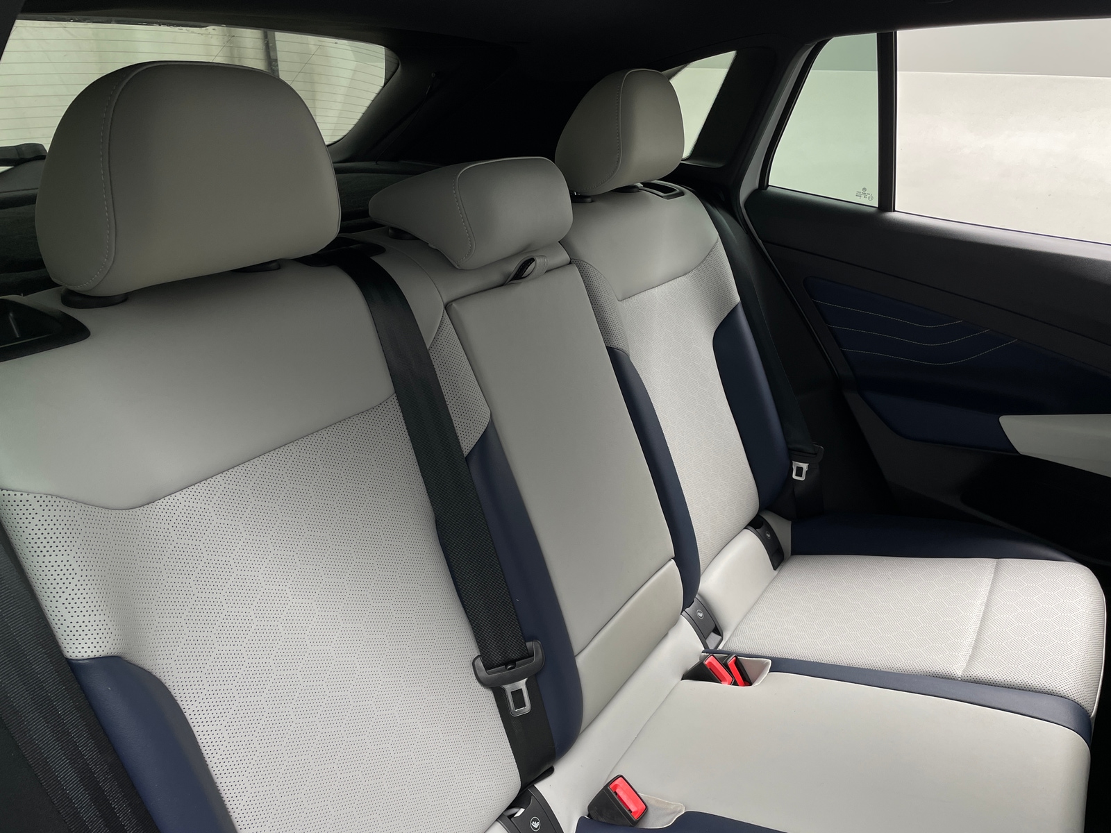 Thumbnail: 2023 Volkswagen ID.4 - 5