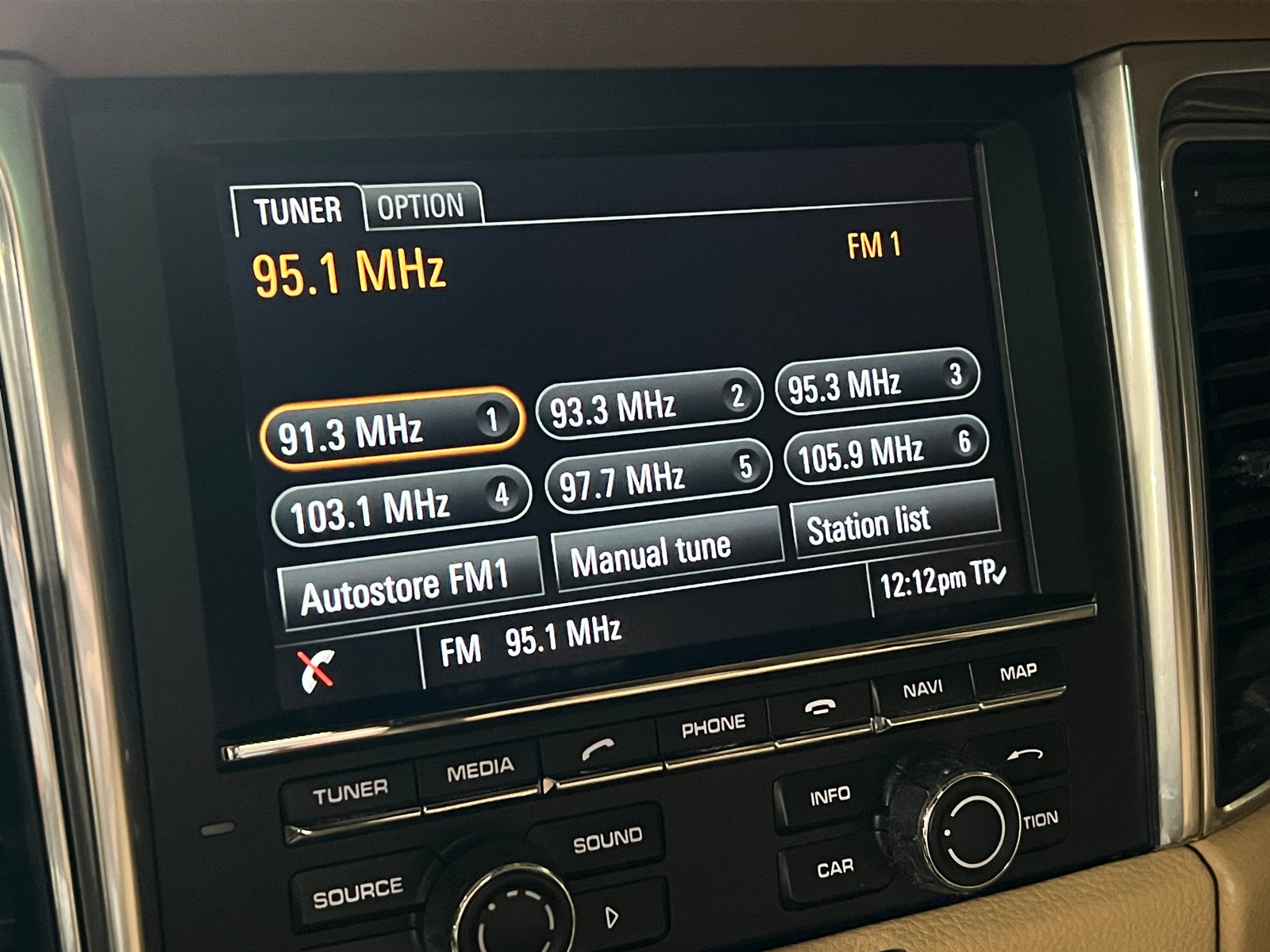 Thumbnail: 2015 Porsche Macan - 3