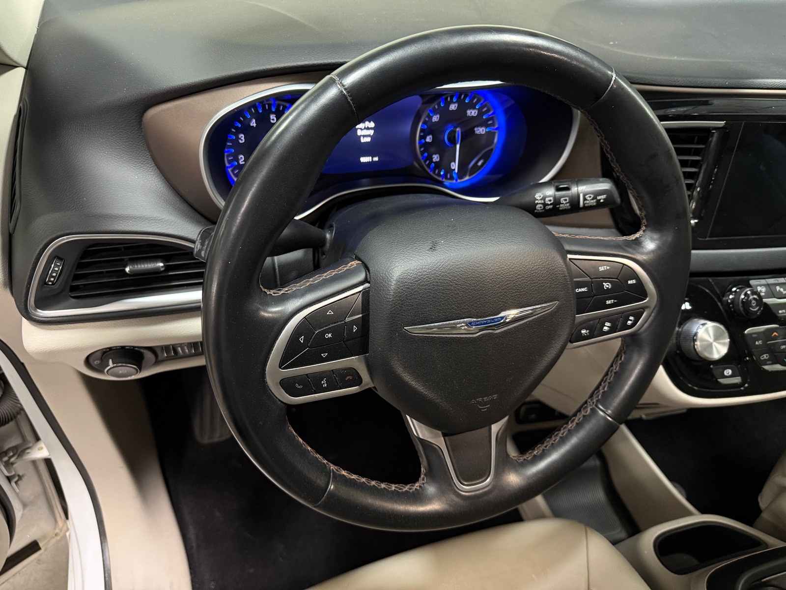 Thumbnail: 2018 Chrysler Pacifica - 4