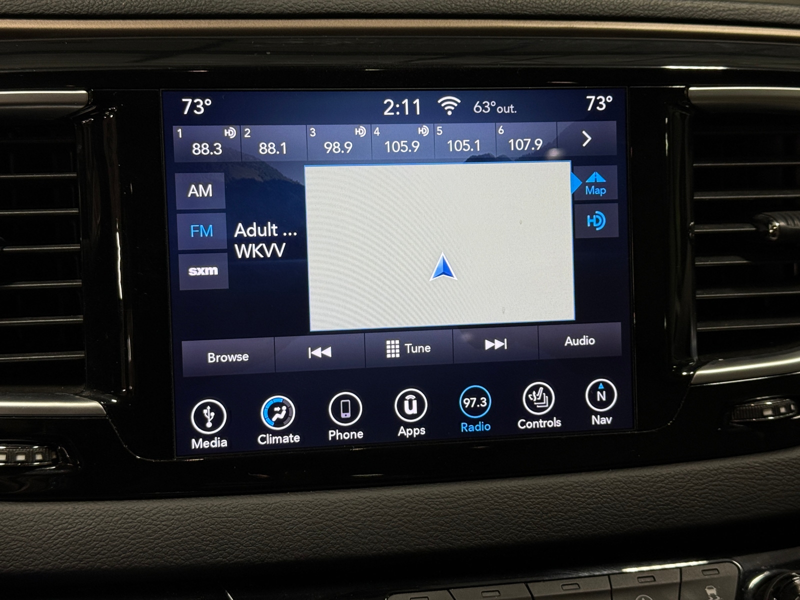 Thumbnail: 2018 Chrysler Pacifica - 3