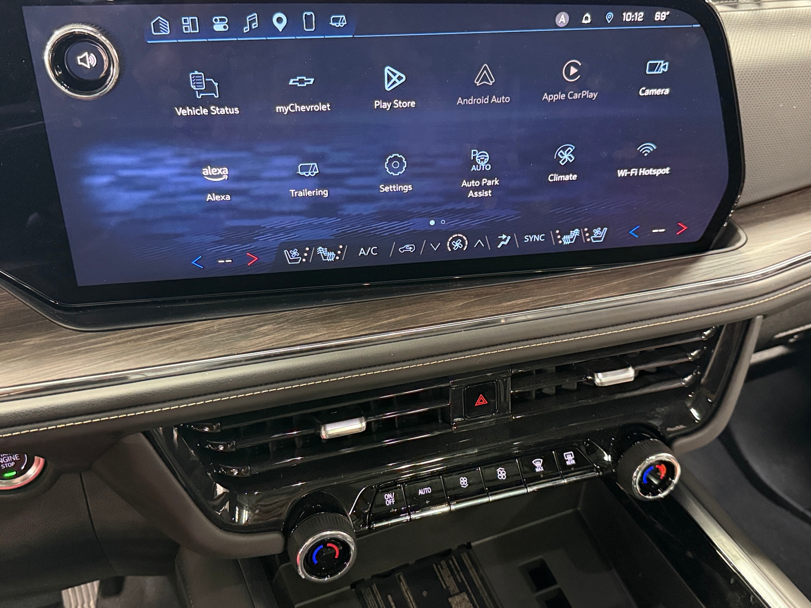 Thumbnail: 2025 Chevrolet Suburban - 3