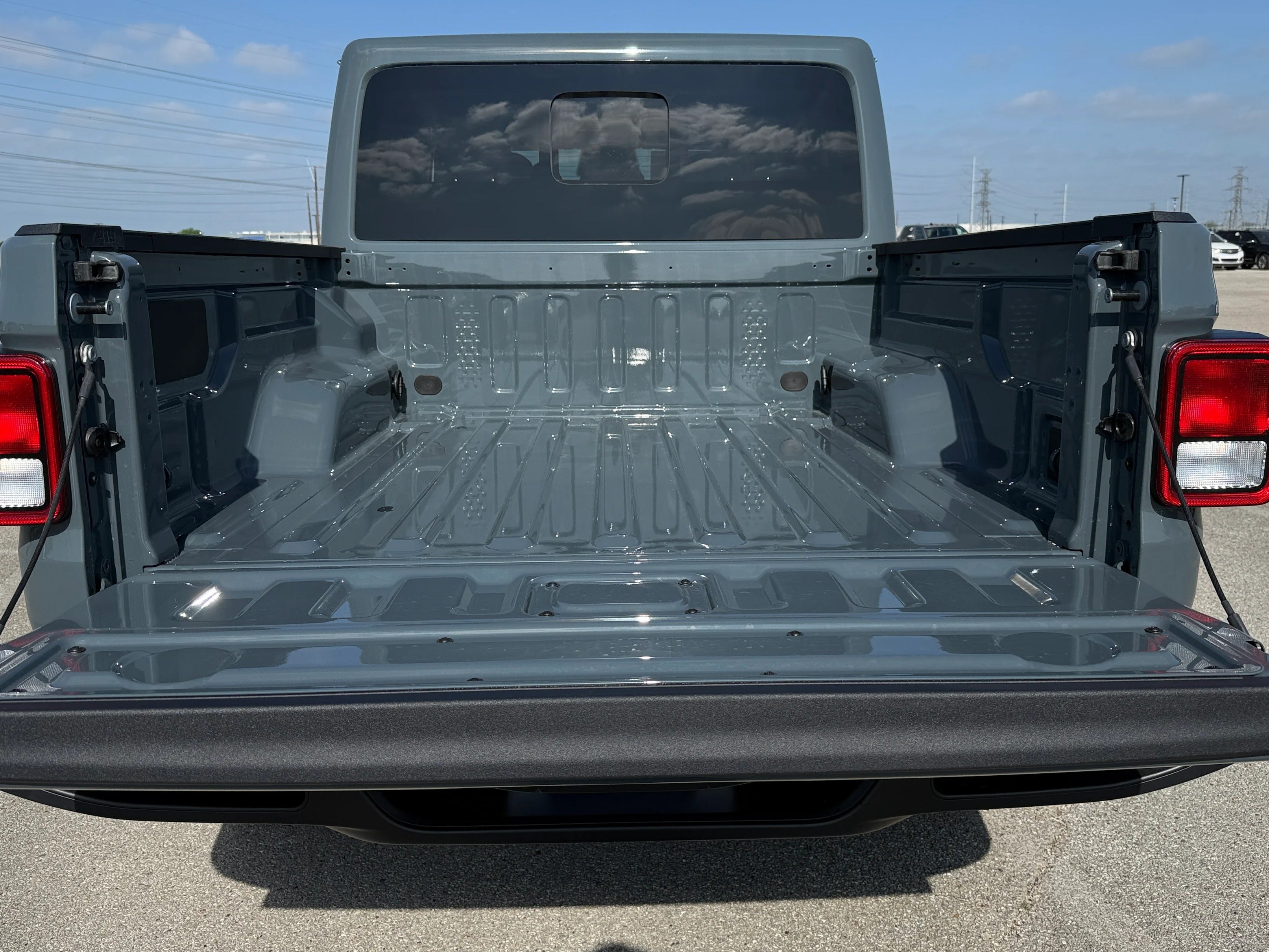 2026 Jeep Gladiator Sport S Auto's photo