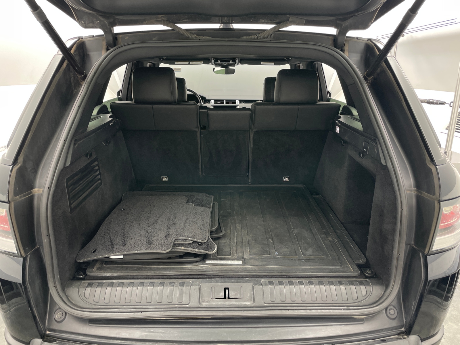 Thumbnail: 2017 Land Rover Range Rover Sport - 6