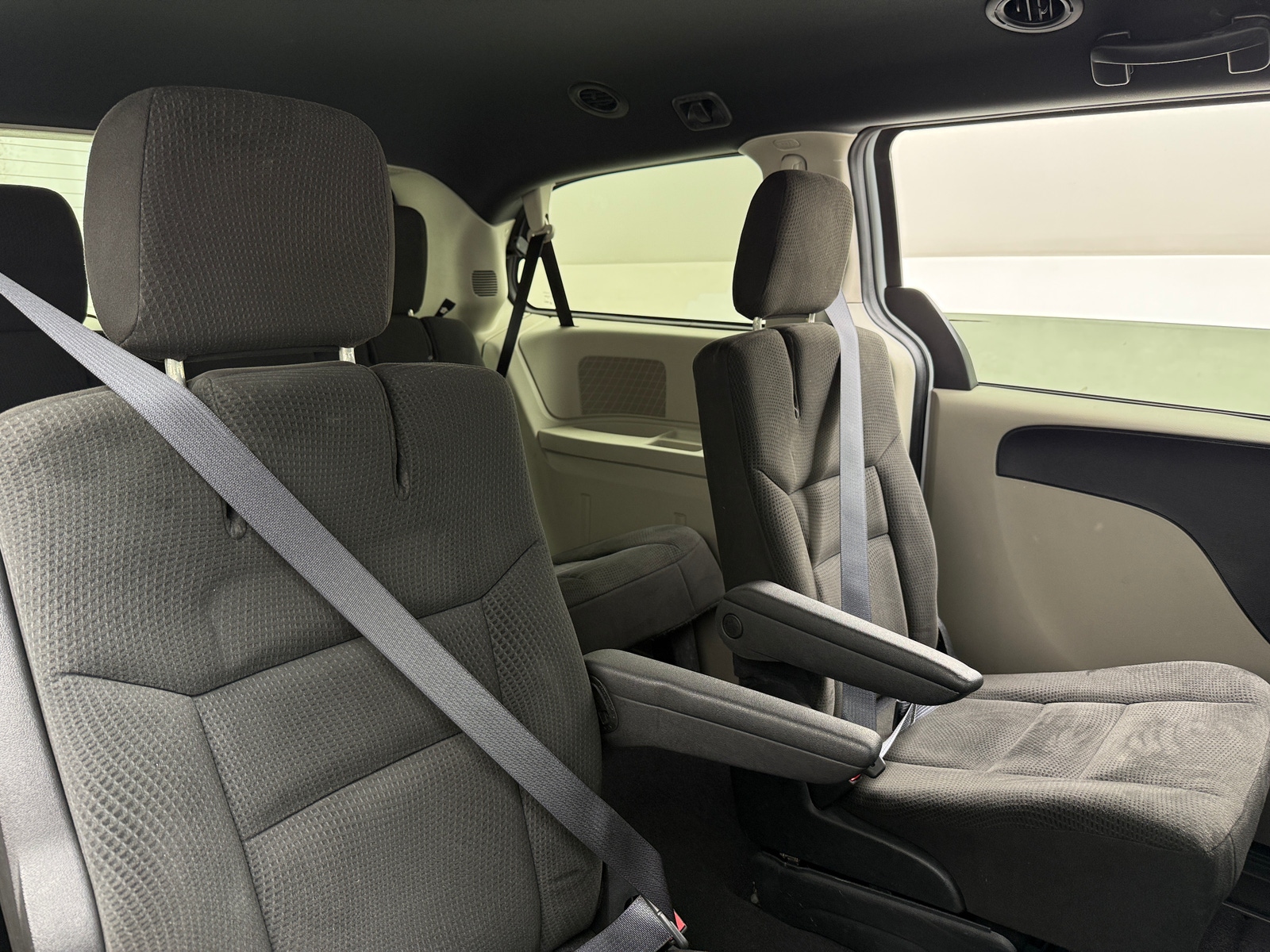 Thumbnail: 2016 Dodge Grand Caravan - 6