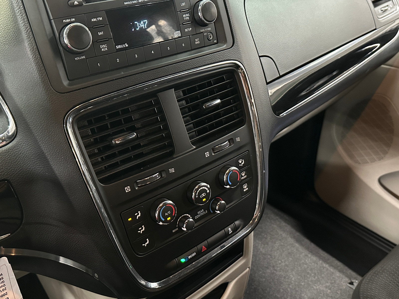 Thumbnail: 2016 Dodge Grand Caravan - 4