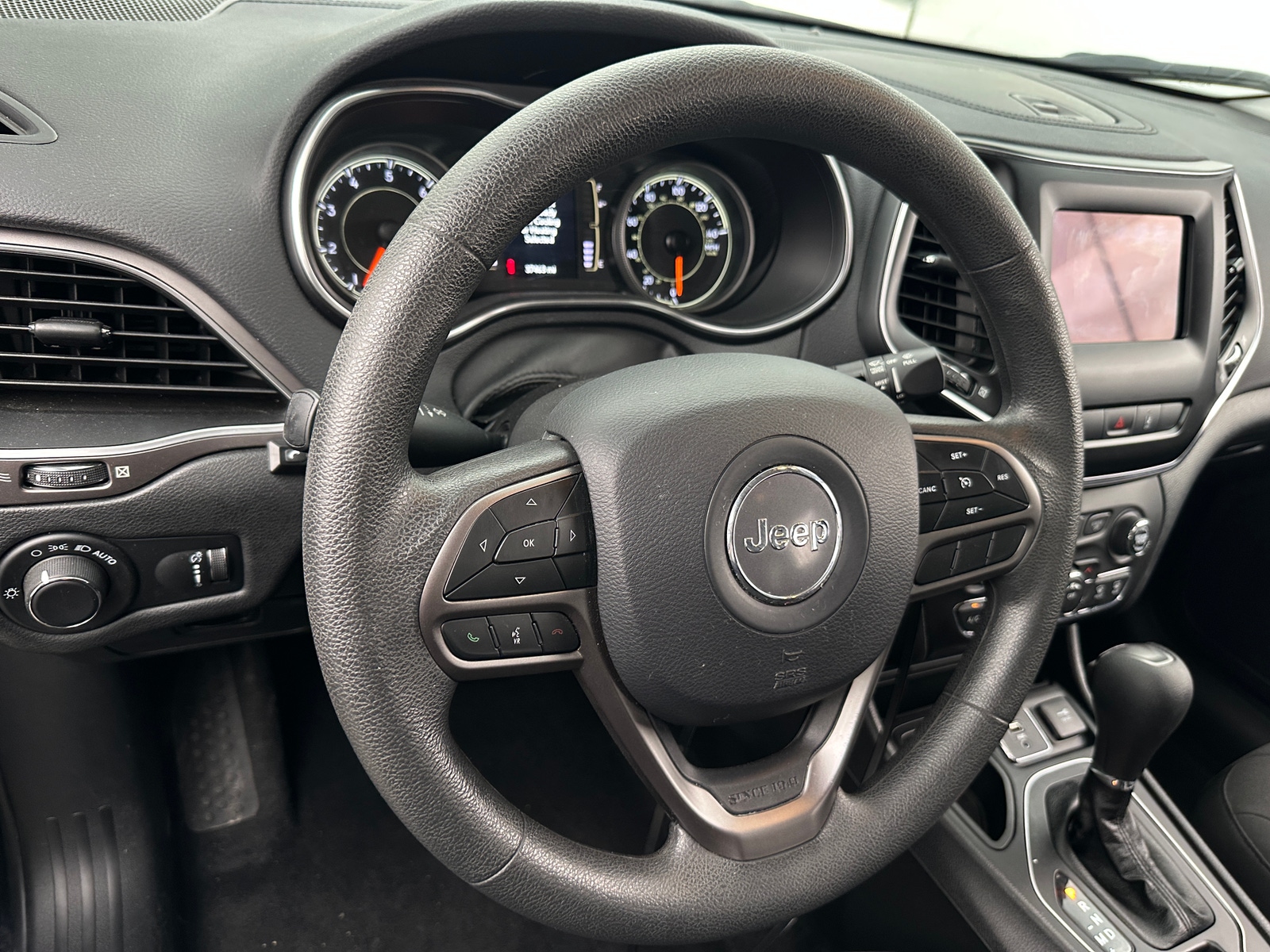 Thumbnail: 2021 Jeep Cherokee - 5