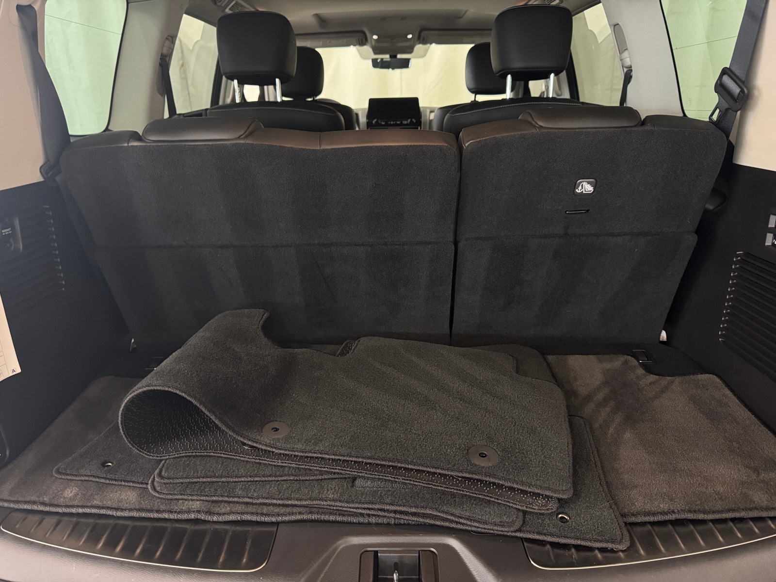 Thumbnail: 2023 INFINITI QX80 - 6