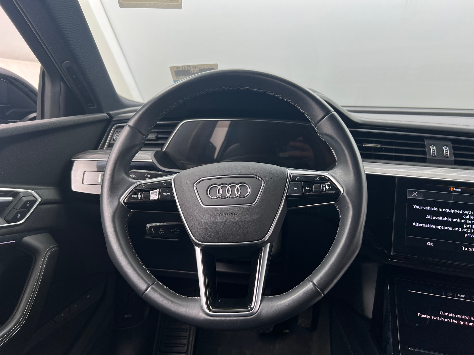 Thumbnail: 2022 Audi e-tron - 4