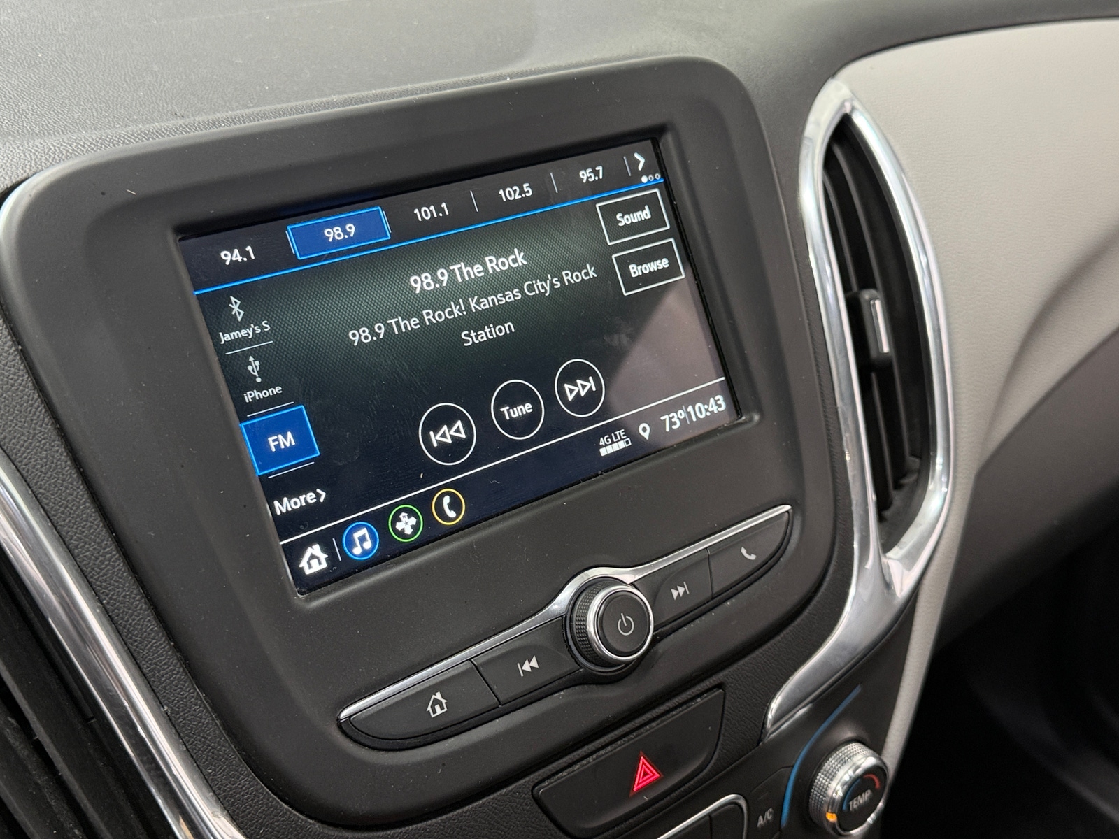 Thumbnail: 2019 Chevrolet Equinox - 4