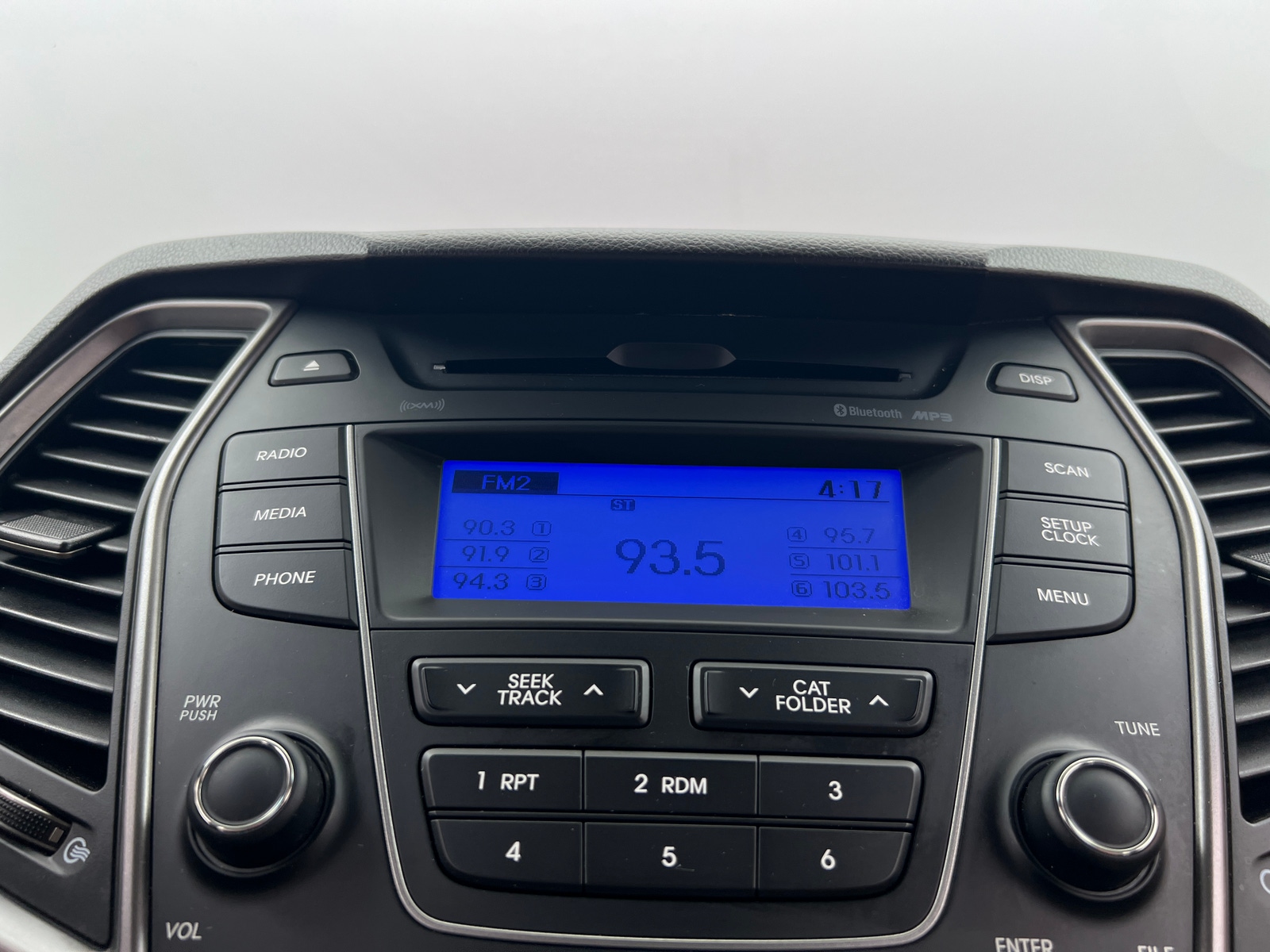 Thumbnail: 2015 Hyundai Santa Fe - 4