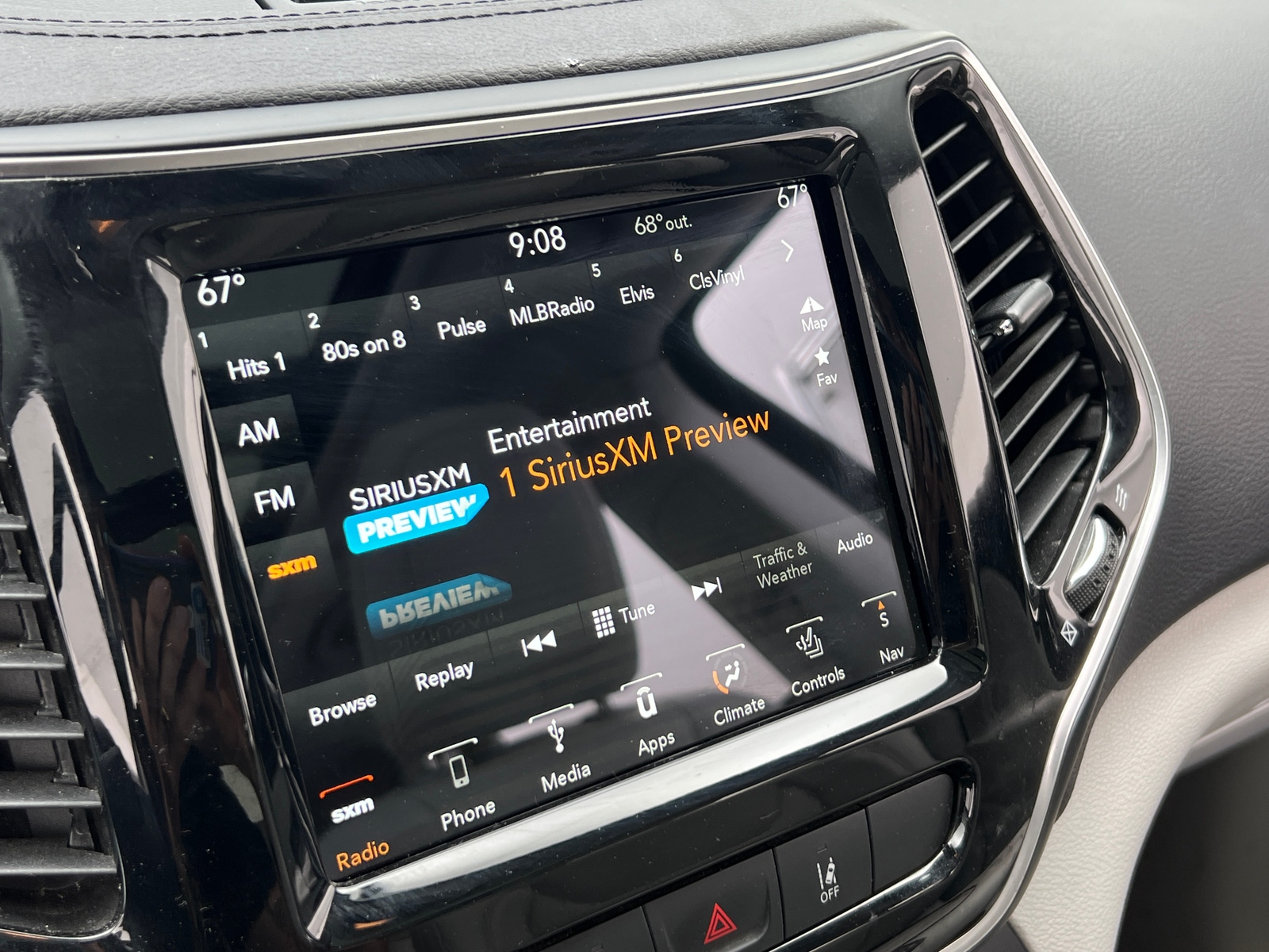 Thumbnail: 2019 Jeep Cherokee - 3