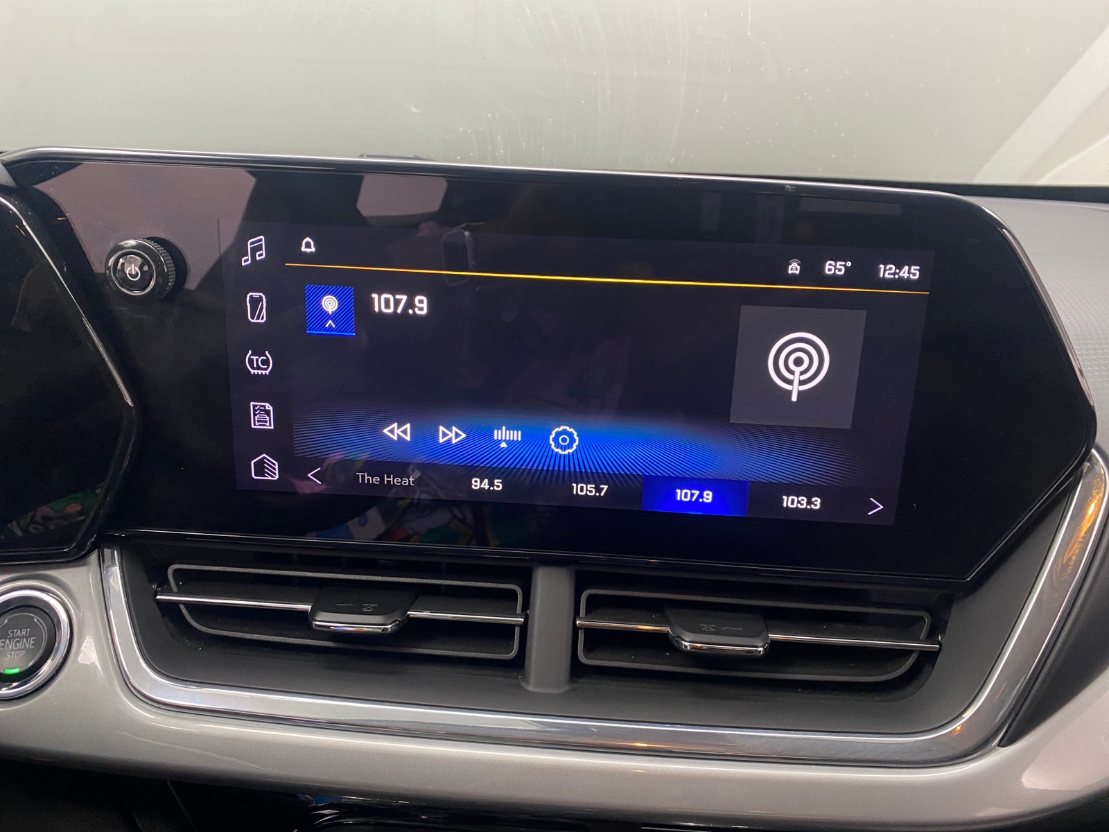 Thumbnail: 2025 Chevrolet Trax - 4