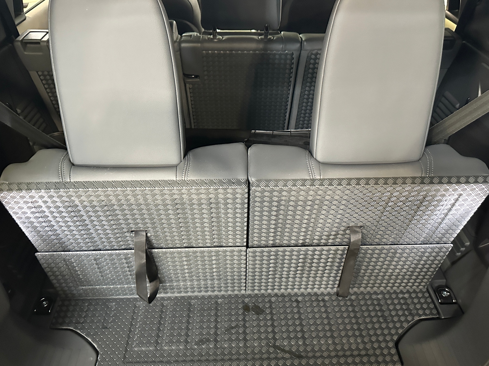 Thumbnail: 2023 Land Rover Defender - 6