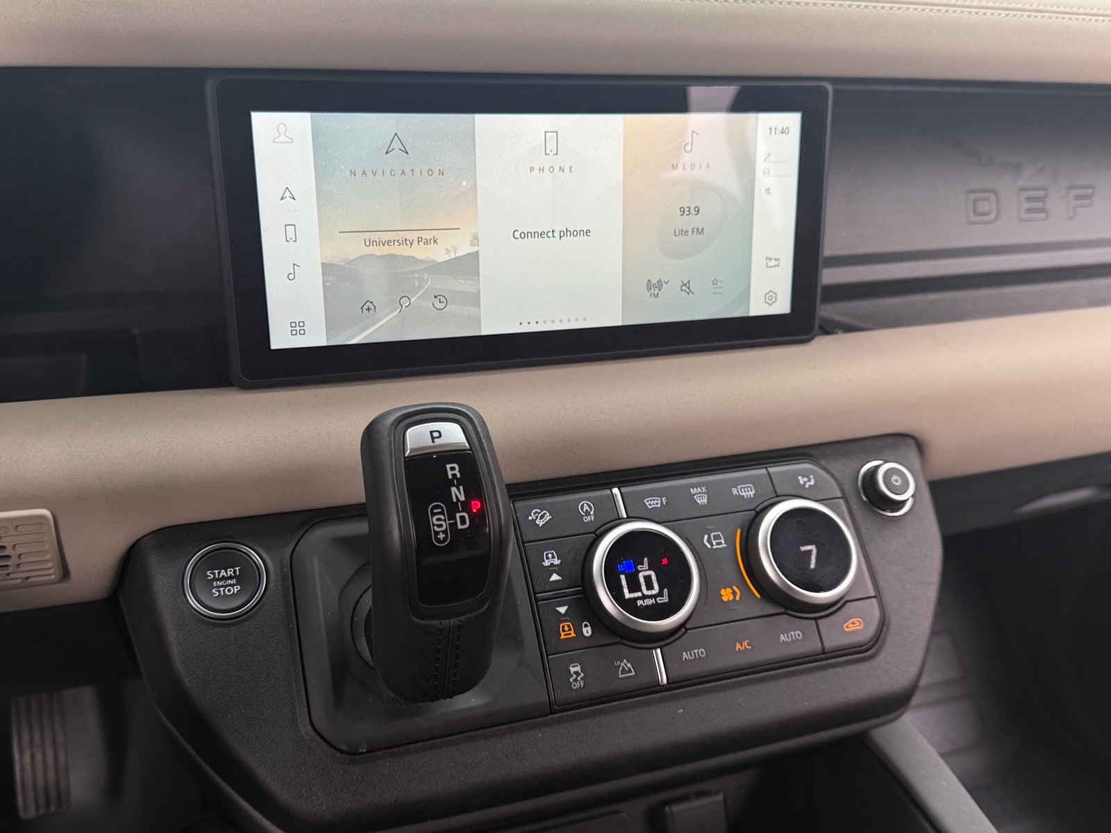 Thumbnail: 2023 Land Rover Defender - 3