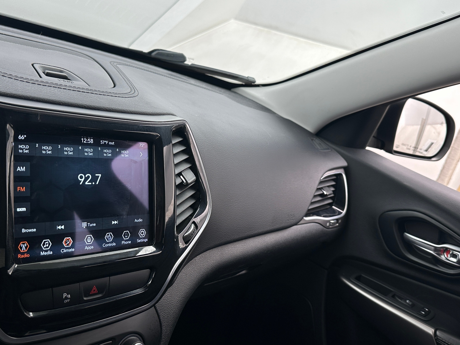 Thumbnail: 2020 Jeep Cherokee - 3