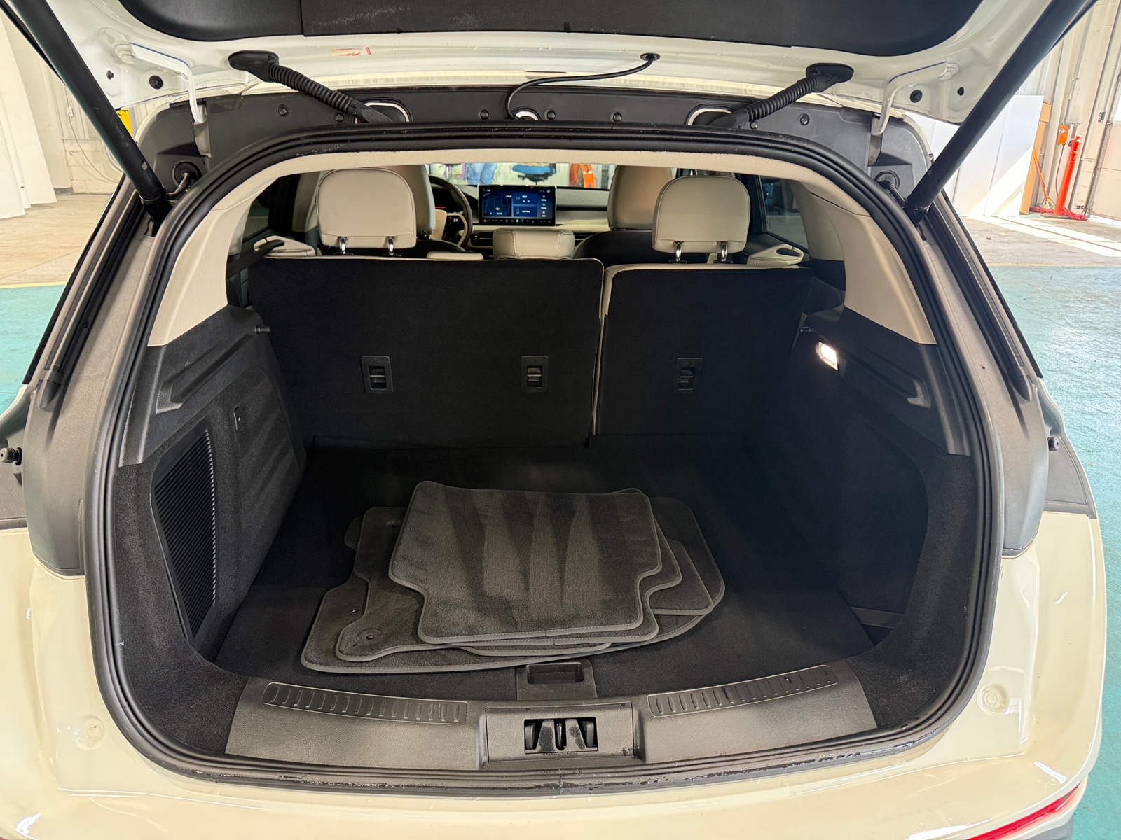 Thumbnail: 2025 Lincoln Corsair - 6