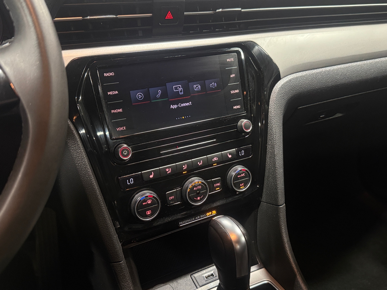 Thumbnail: 2022 Volkswagen Passat - 3