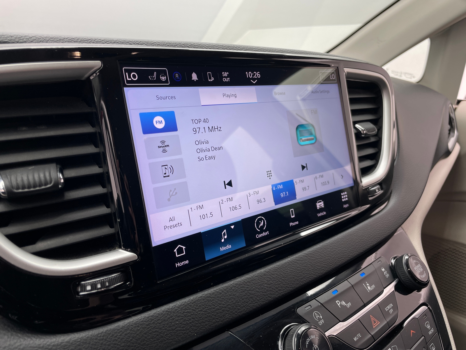 Thumbnail: 2024 Chrysler Pacifica - 3