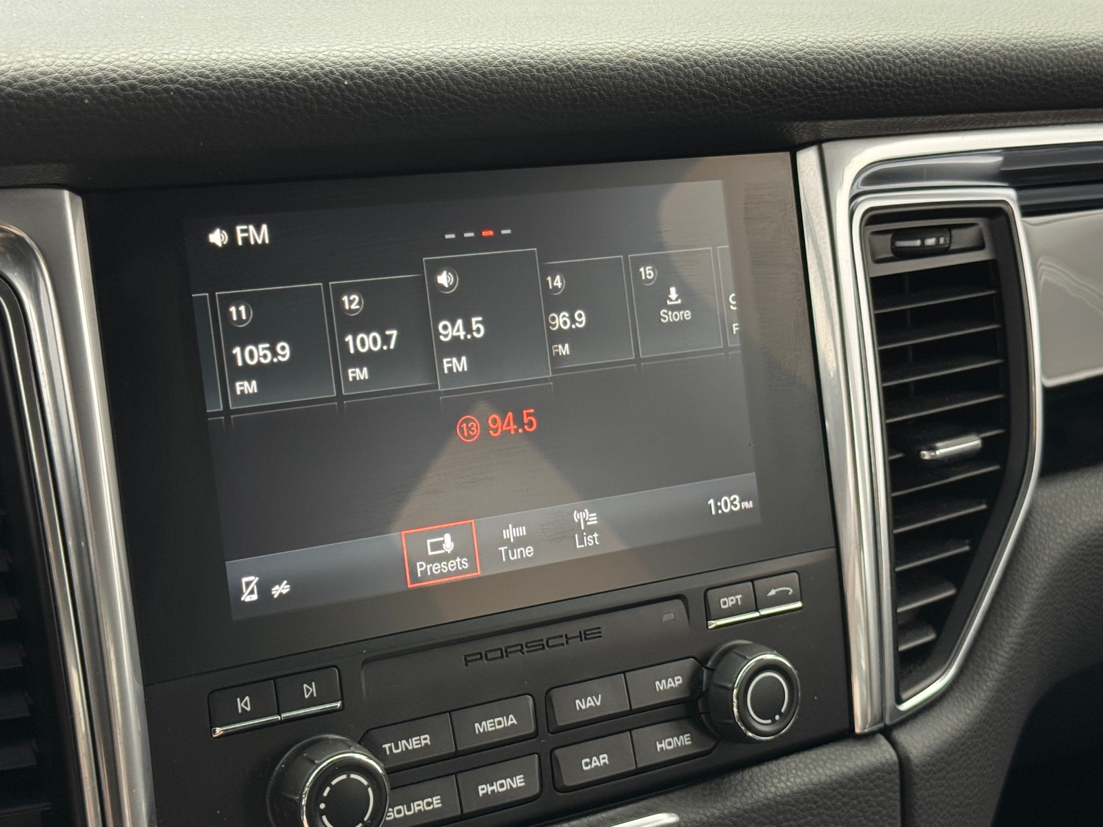 Thumbnail: 2017 Porsche Macan - 3