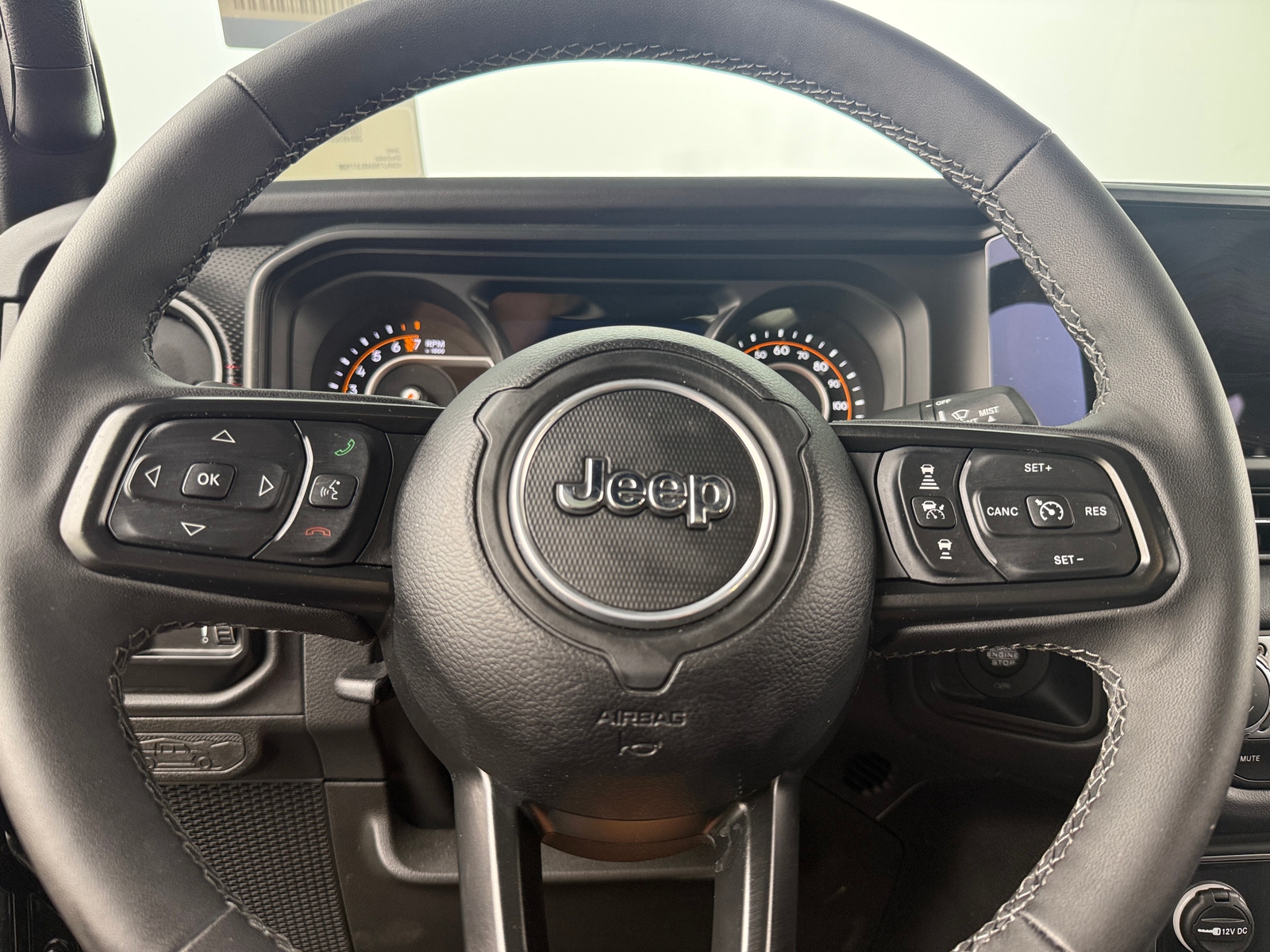 Thumbnail: 2025 Jeep Gladiator - 4