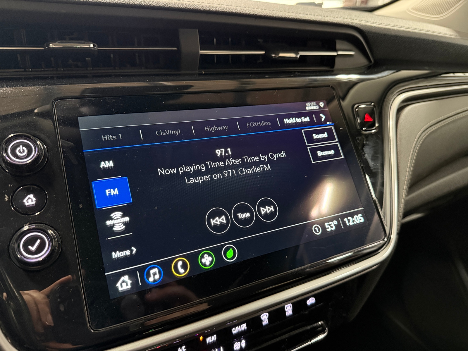 Thumbnail: 2023 Chevrolet Bolt EUV - 4