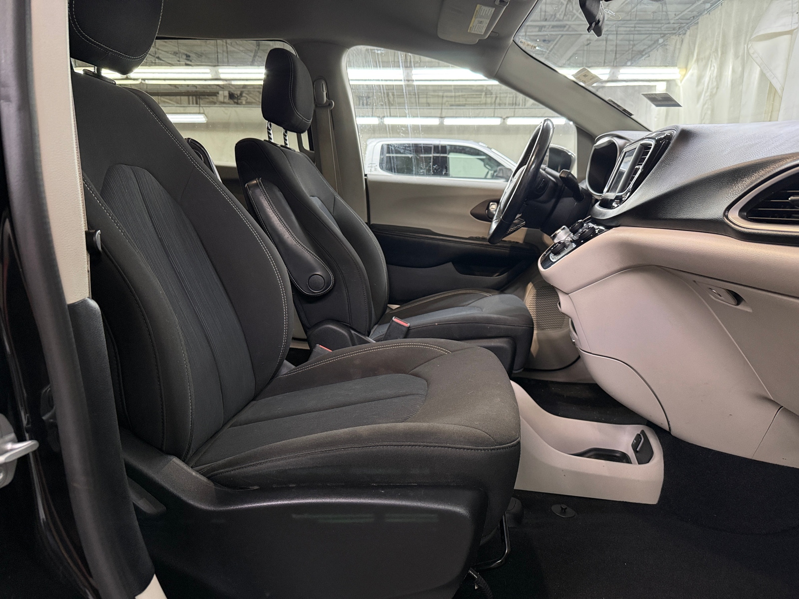 Thumbnail: 2020 Chrysler Voyager - 2