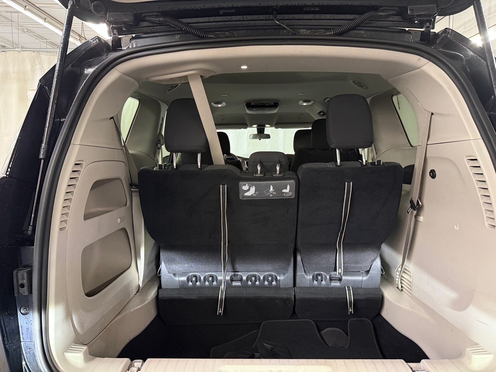 Thumbnail: 2020 Chrysler Voyager - 7