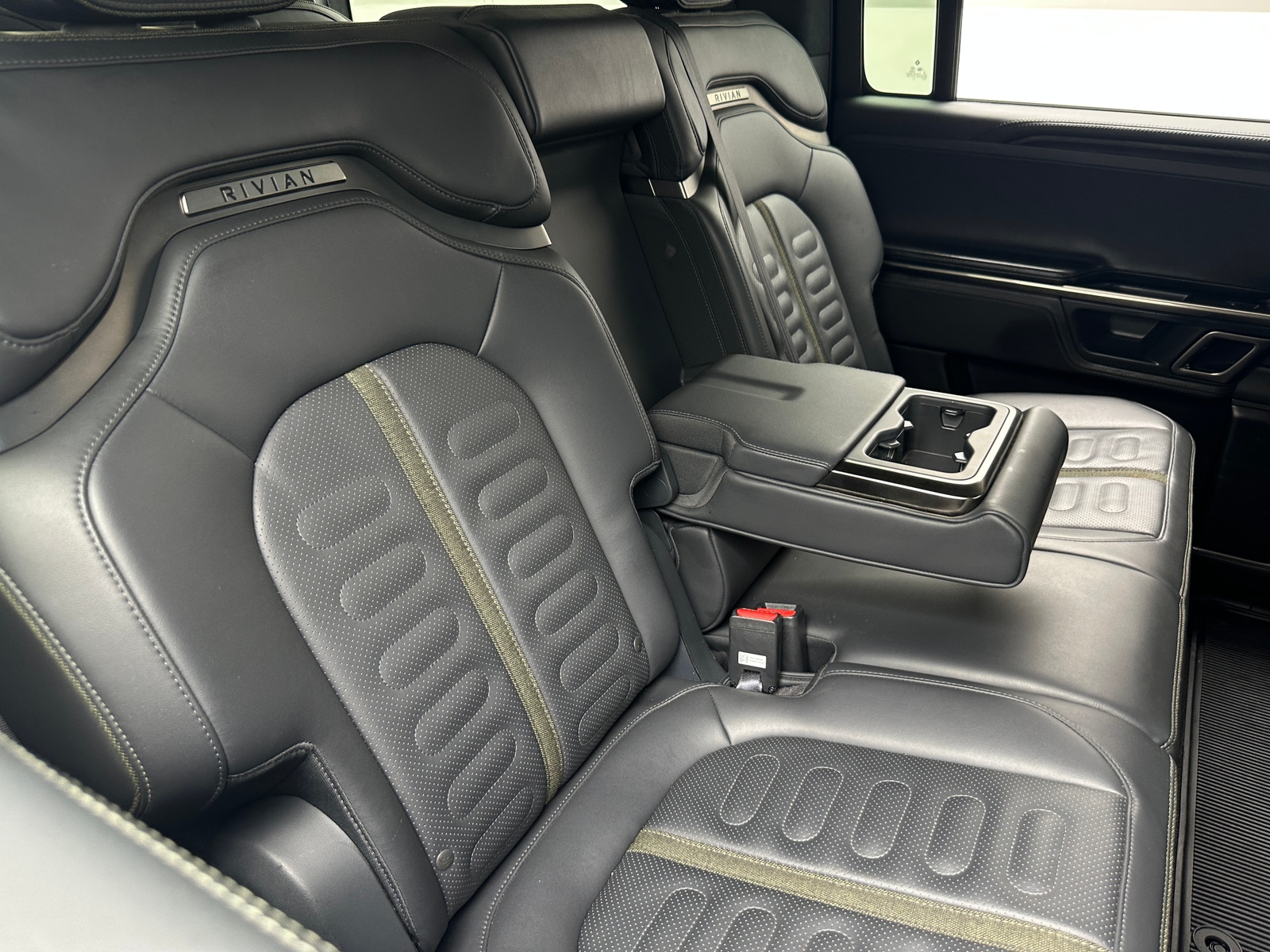 Thumbnail: 2023 Rivian R1S - 5