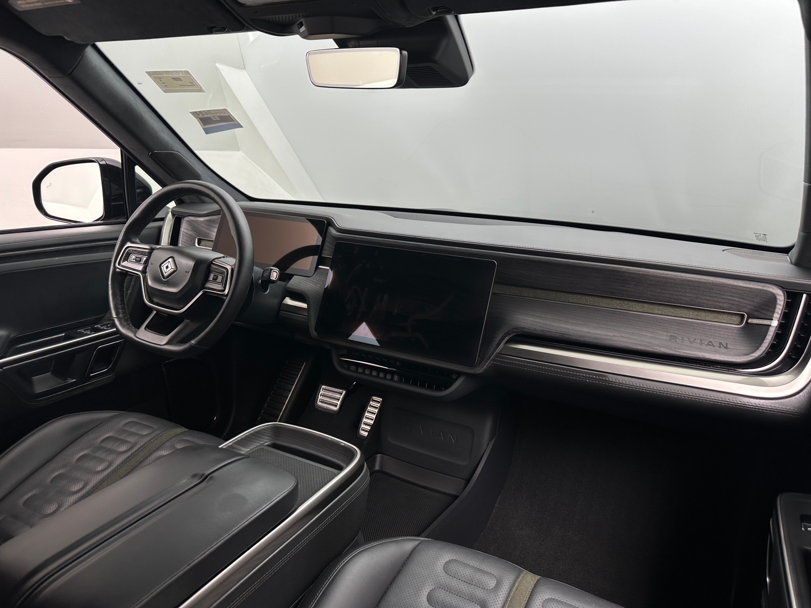Thumbnail: 2023 Rivian R1S - 2