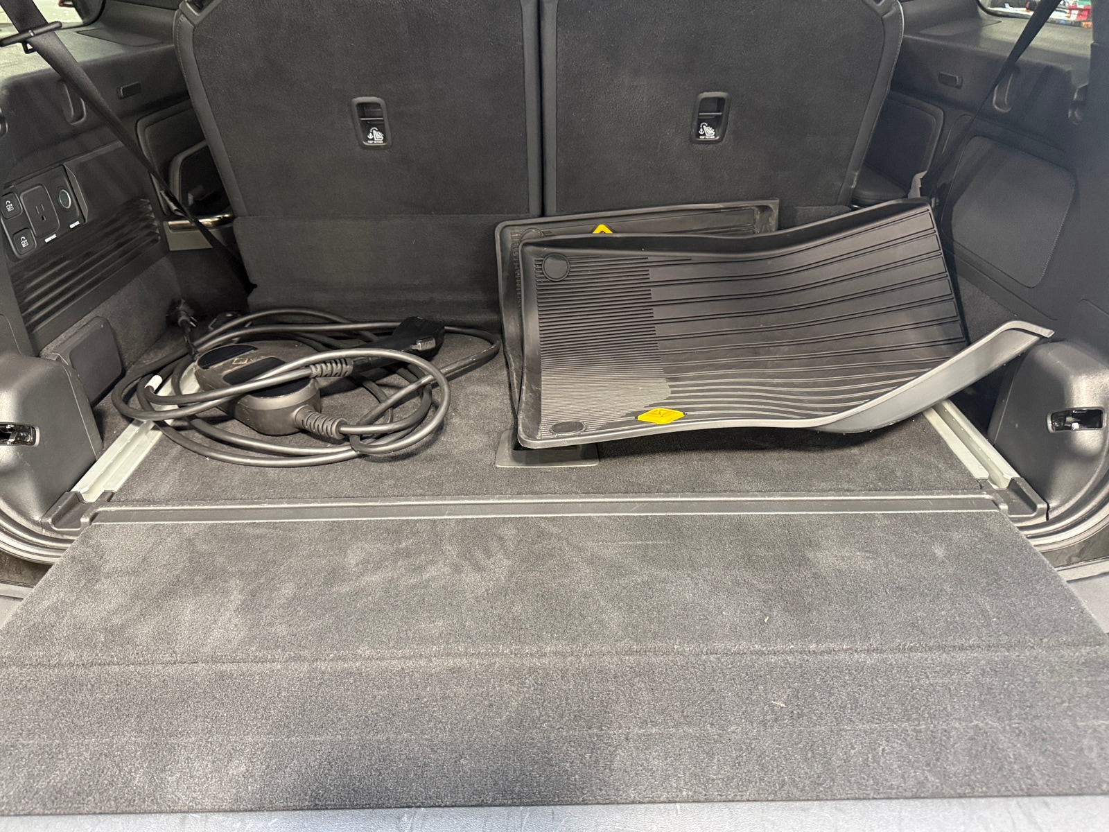 Thumbnail: 2023 Rivian R1S - 6