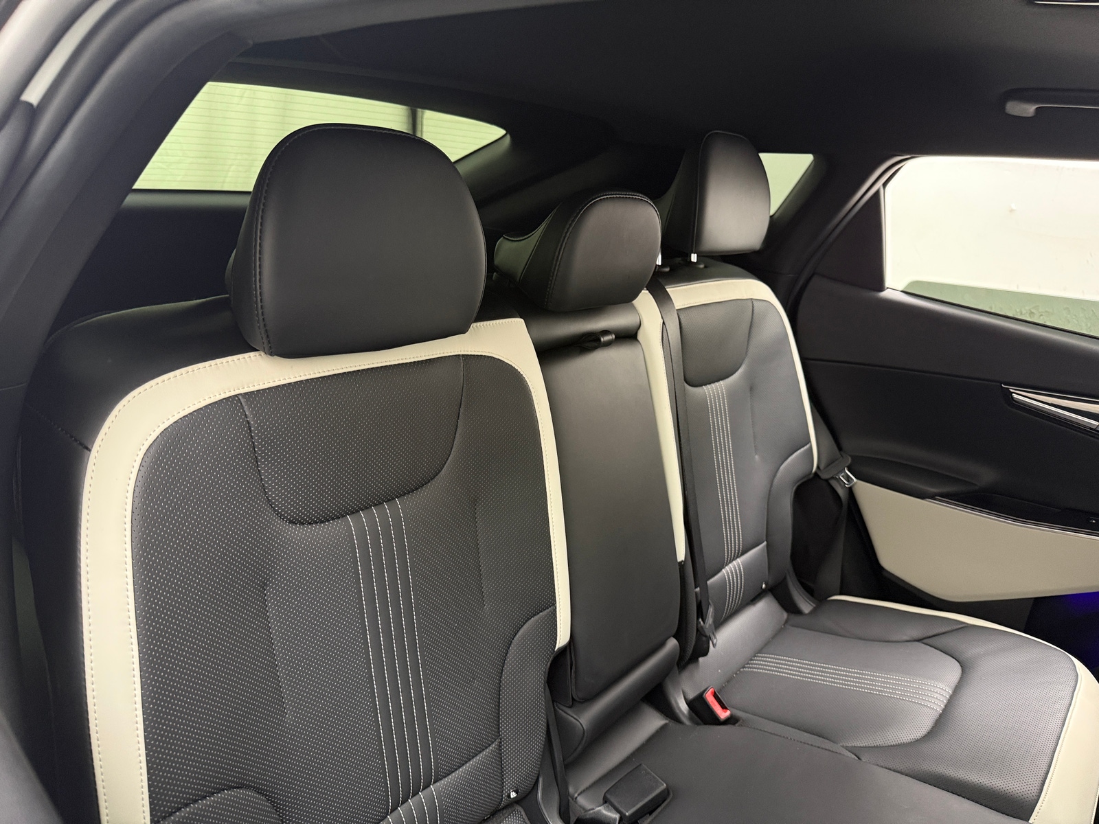 Thumbnail: 2022 Kia EV6 - 5