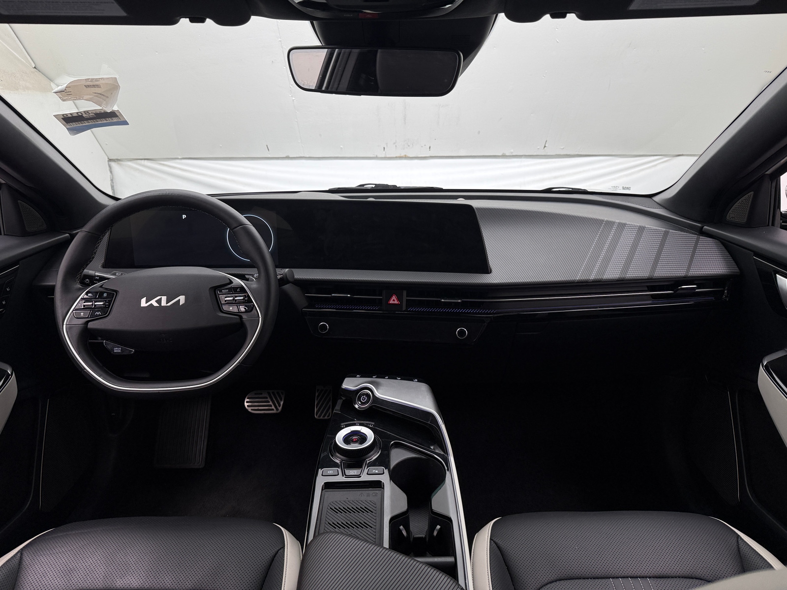 Thumbnail: 2022 Kia EV6 - 2