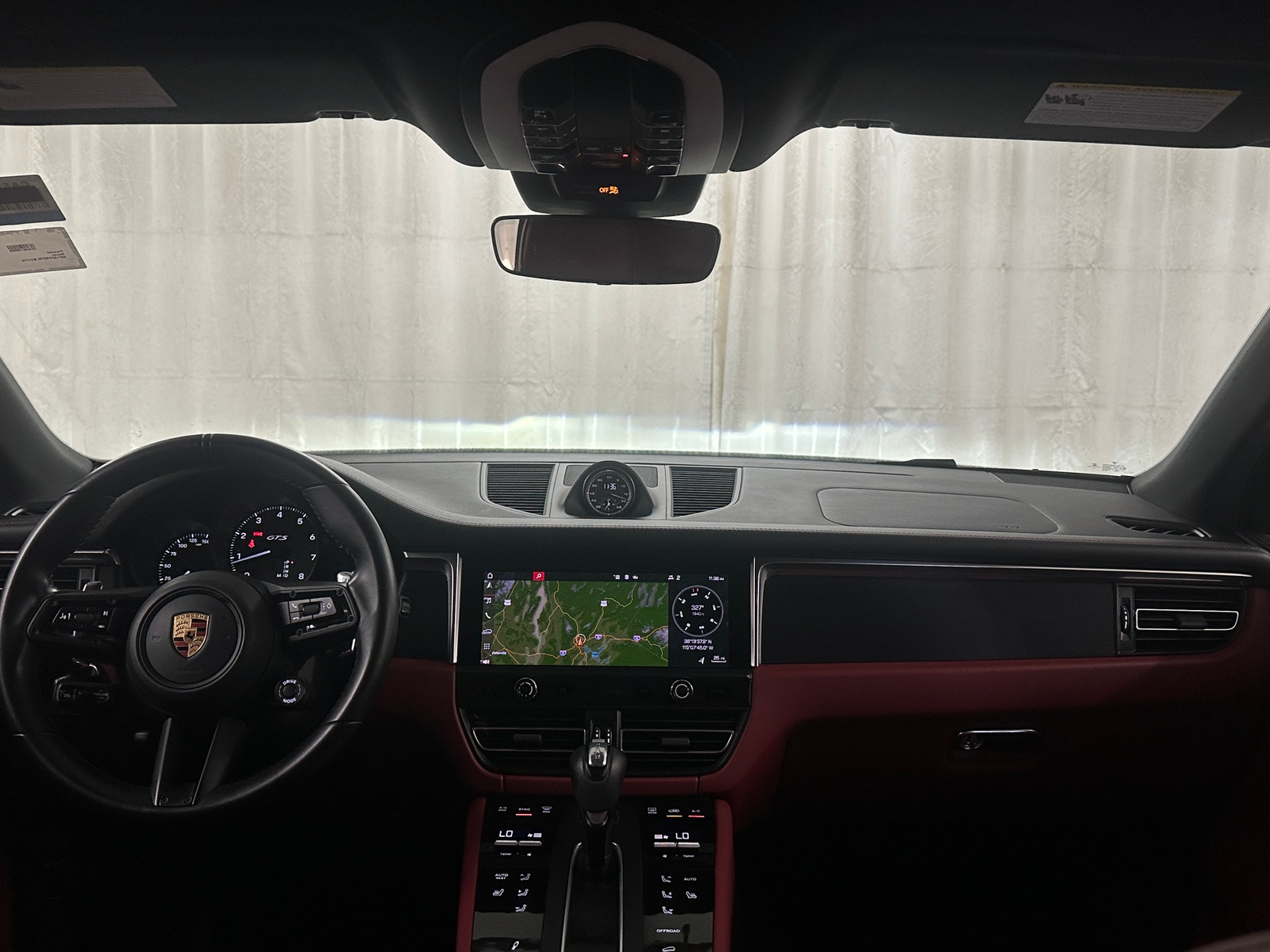 Thumbnail: 2022 Porsche Macan - 2