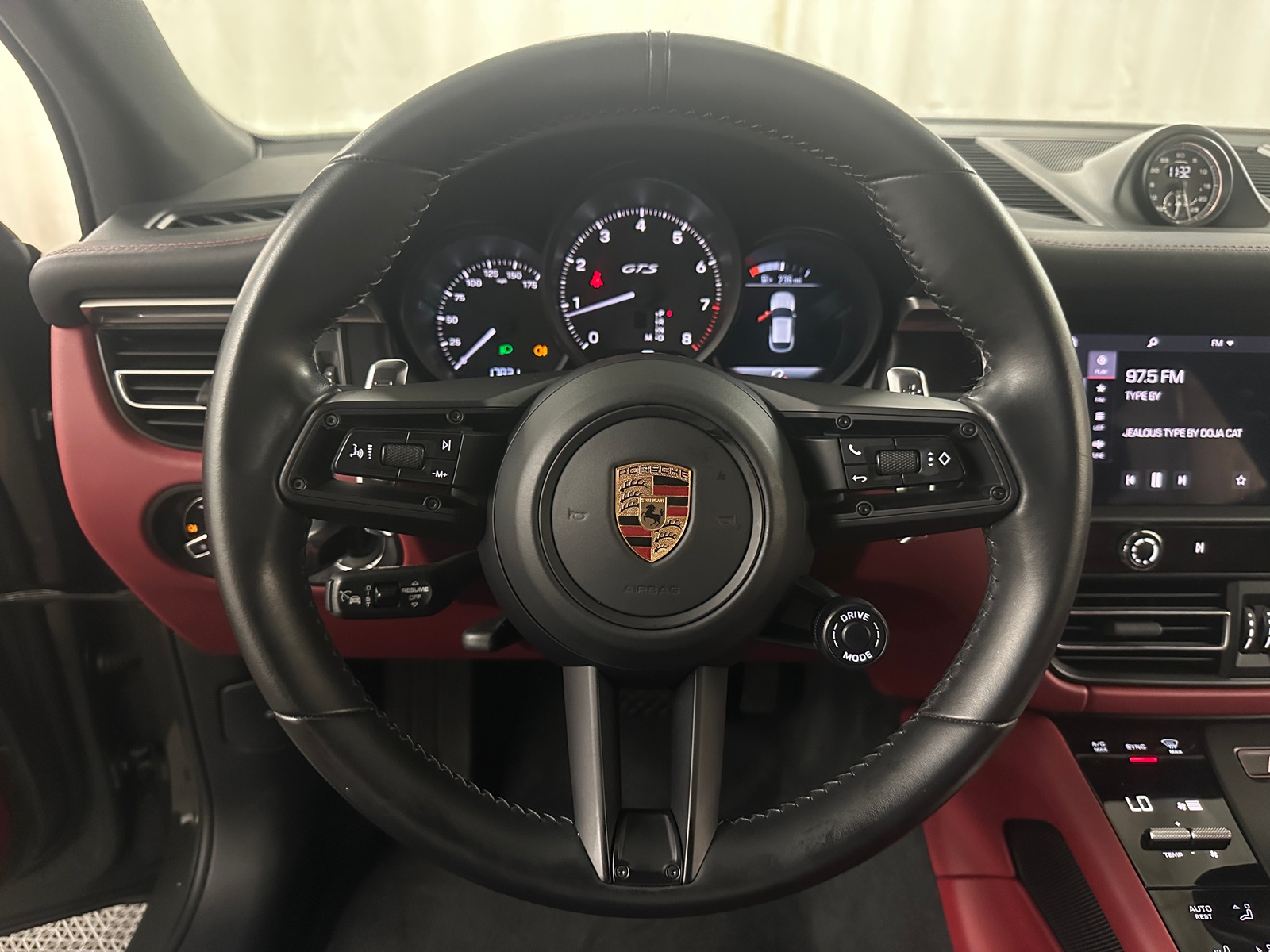 Thumbnail: 2022 Porsche Macan - 4