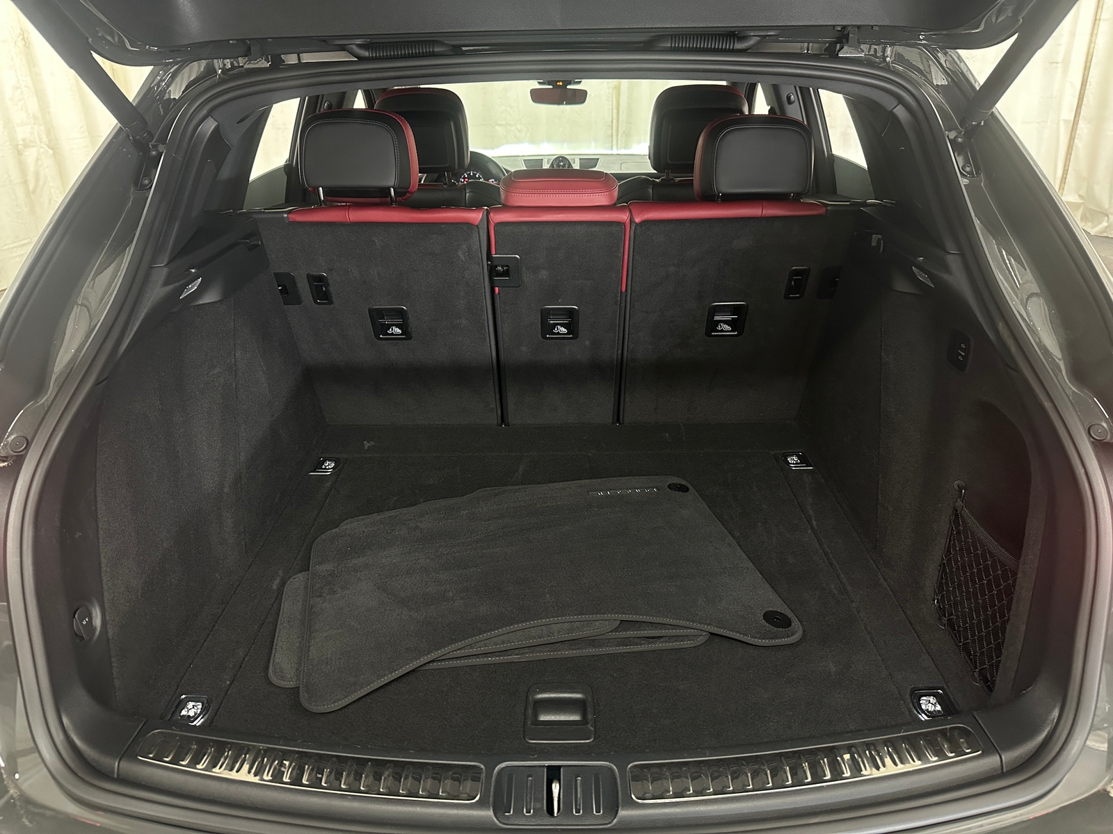 Thumbnail: 2022 Porsche Macan - 6