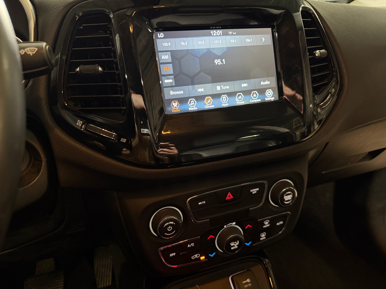 Thumbnail: 2018 Jeep Compass - 3