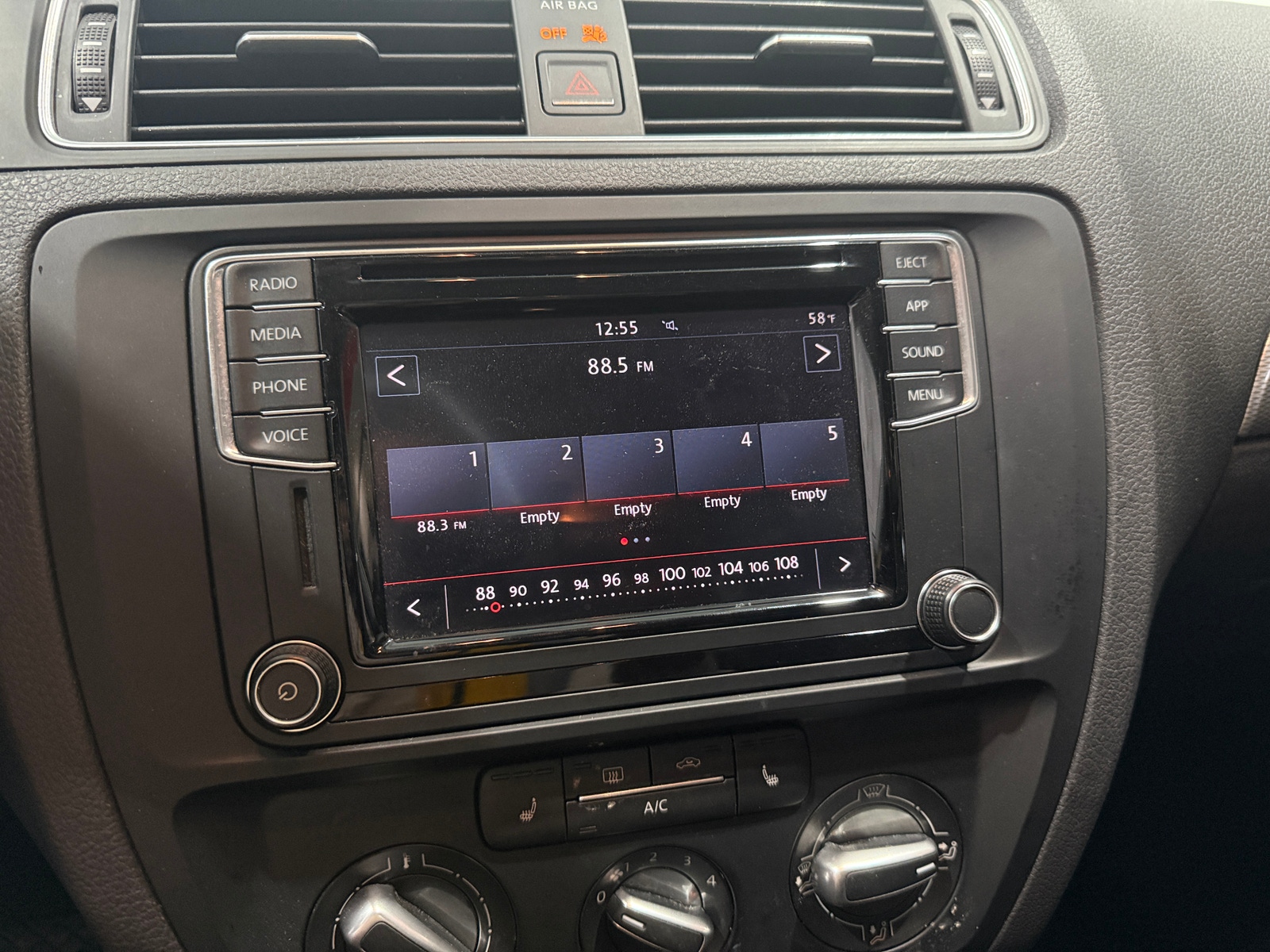 Thumbnail: 2018 Volkswagen Jetta - 3